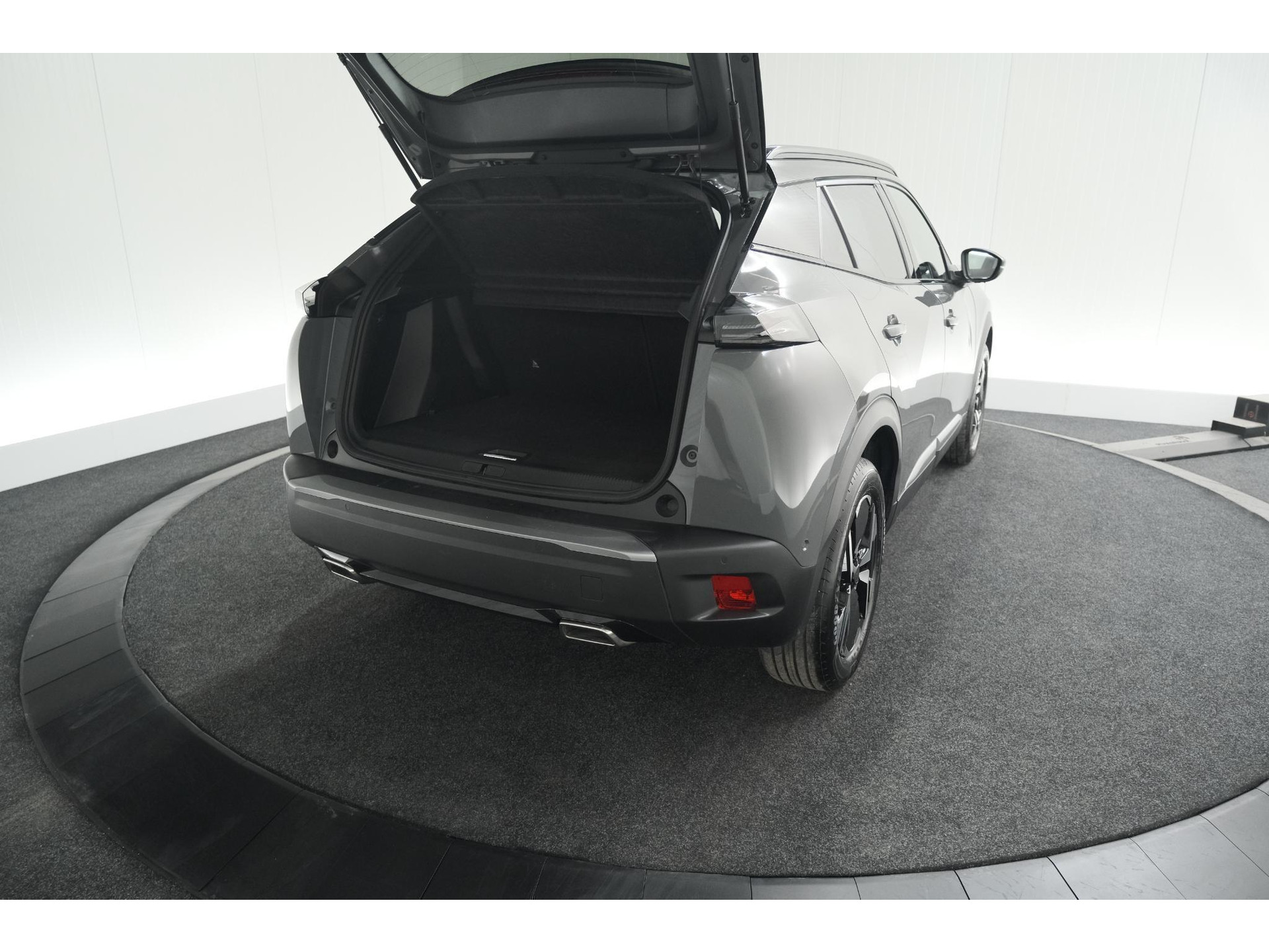 Peugeot 2008 PureTech 130 EAT8 GT | 360 Camera | Stoelmassage | Adaptieve Cruise Control | Dodehoekdetectie
