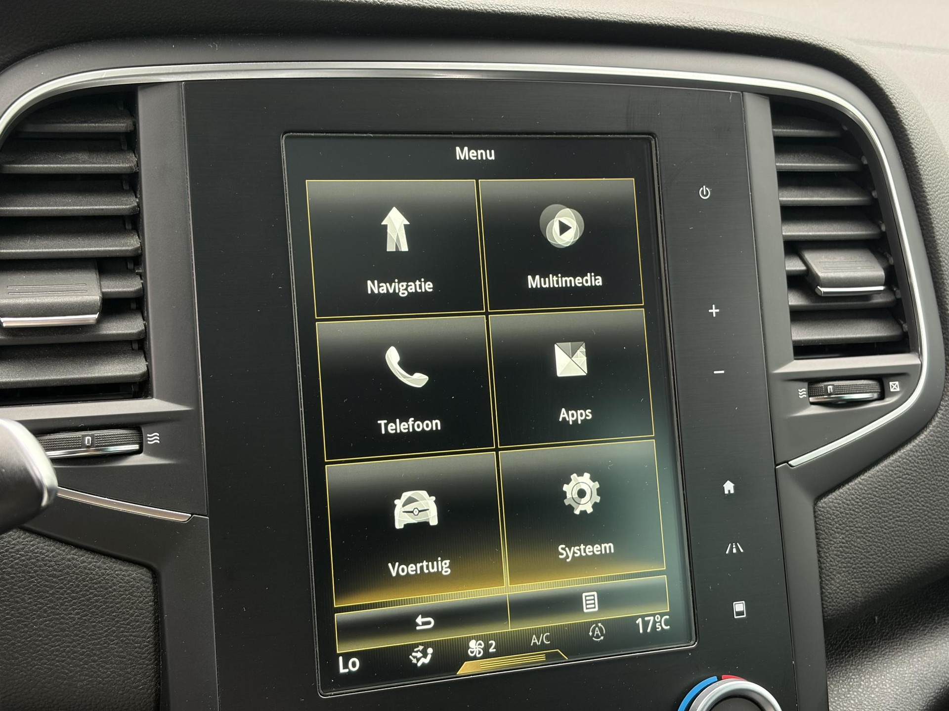 Renault Mégane Estate 1.2 TCe Bose ✓2 Eigenaar✓Pano✓Camera✓Net beurt gehad✓Navi✓Keyless✓Clima✓Cruise✓Leder✓131pk✓Pdc V+A✓6 Bak✓Rijstrooksensor✓Dodehoeksensor✓17'' Lm velgen✓N.A.P✓Apk tot 09-2027