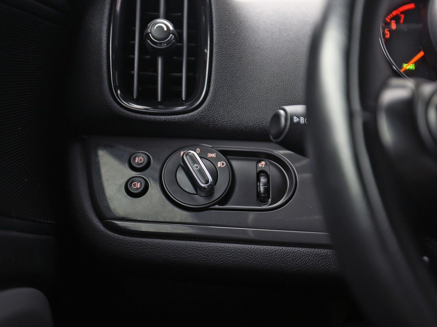 MINI Countryman 1.5 Cooper Chili (NAVIGATIE, CLIMATE, LEDER, PARKEERSENSOREN, SPORTSTOELEN, CRUISE, NIEUWE APK, NIEUWSTAAT)
