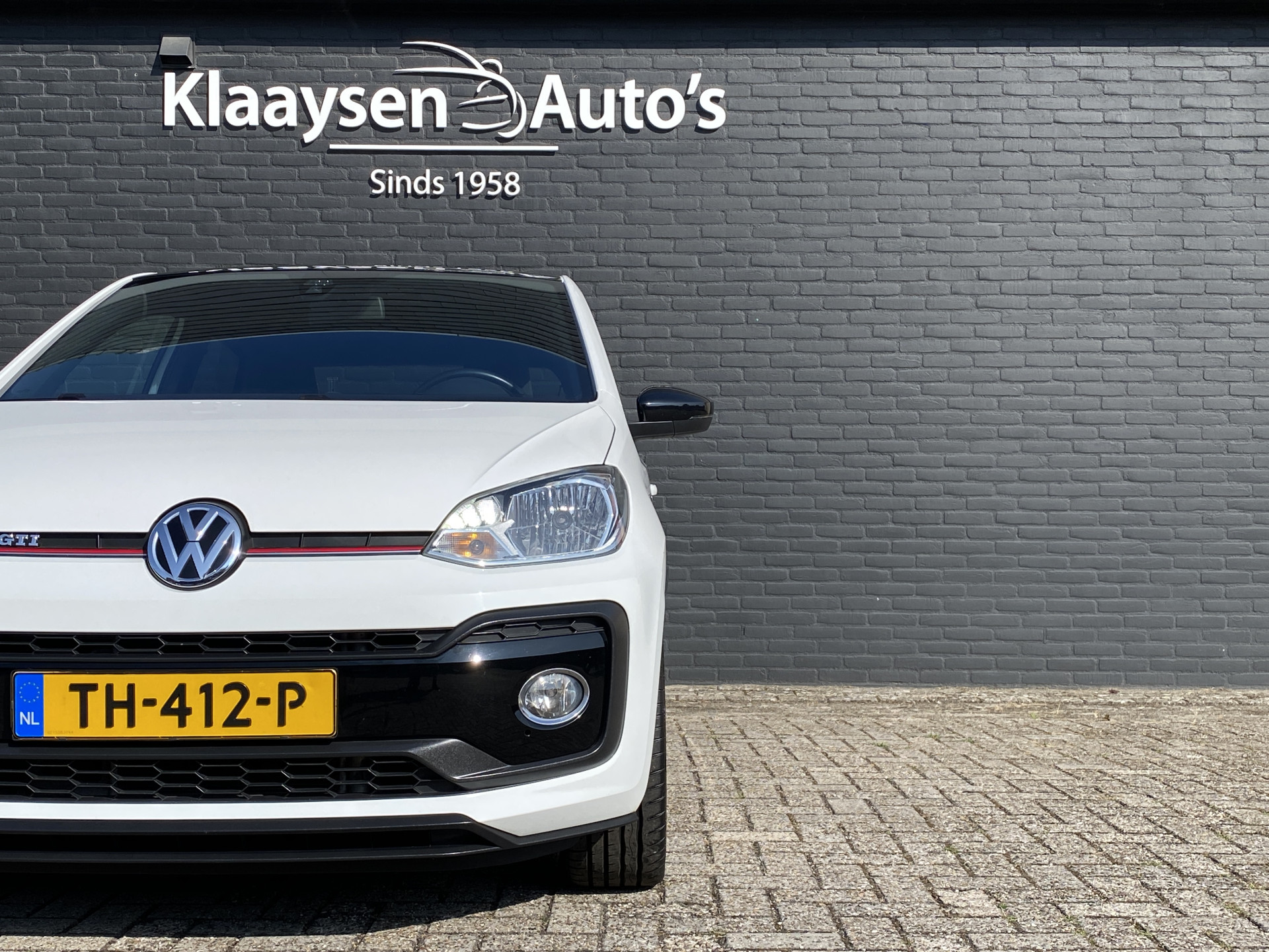 Volkswagen Up! 1.0 TSI GTI 116 pk | 17 inch lichtmetaal | stoelverwarming | climate control | zwart dak-spiegels | NL auto