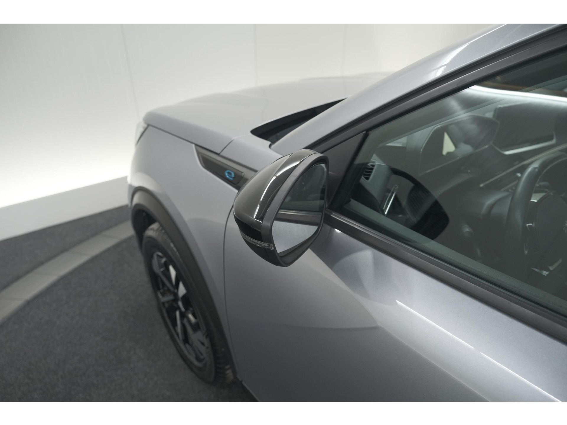 Peugeot e-2008 EV Allure Pack 50 kWh | 3 Fase Laadfunctie | Camera | Navigatie | Parkeersensoren | Apple Carplay