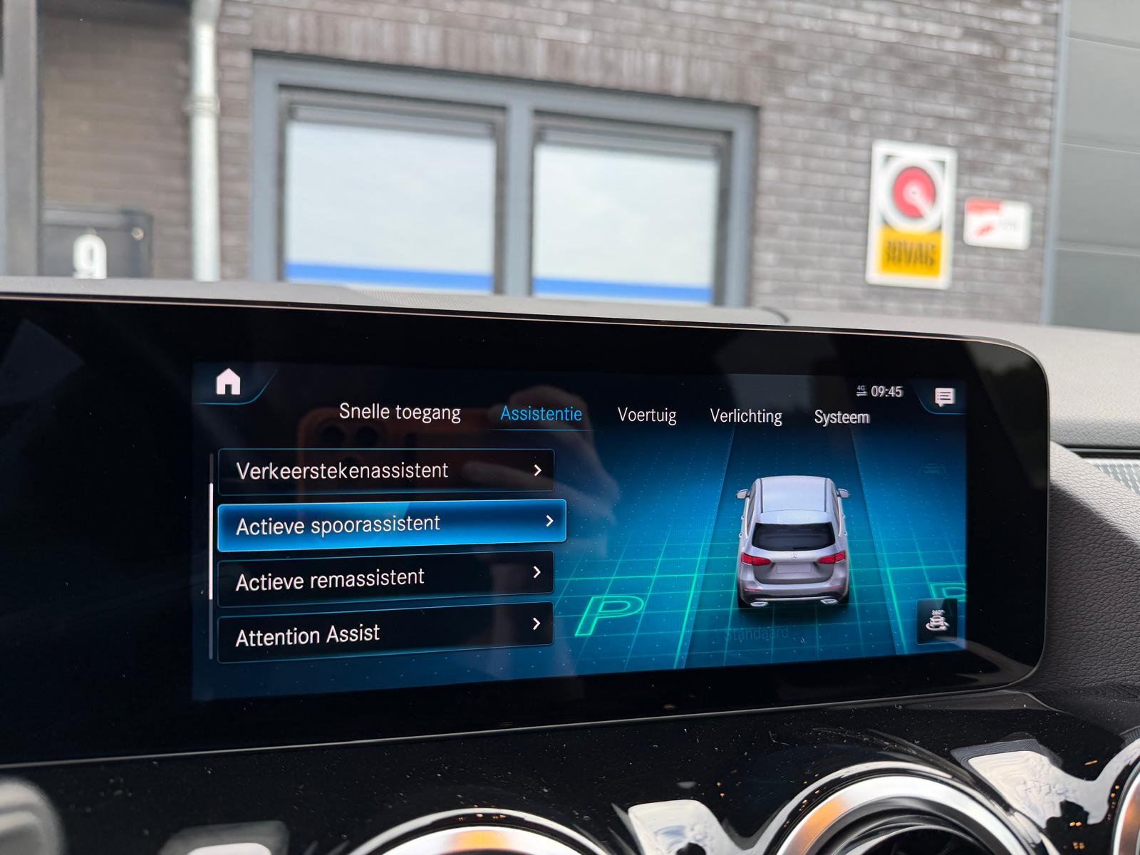 Mercedes-Benz B-klasse 180 Business Solution AMG | 1E EIGENAAR | 3/6/12MND GARANTIE | LEDER | LED | AUTOMAAT | DAB | CARPLAY | CRUISE | CLIMA | STOELVERWM. |