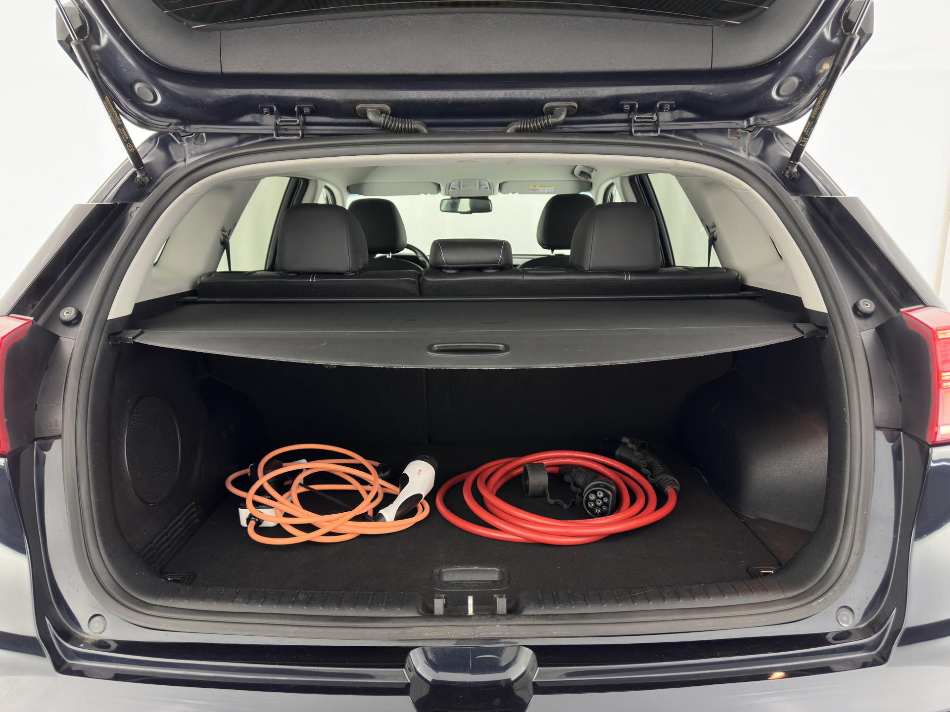 Kia e-Niro ExecutiveLine 64 kWh [ 3-Fase ] {SOH-100%} (INCL-BTW)  Aut.*HEATPUMP | LEATHER | FULL-LED | NAVI-FULLMAP | ADAPTIVE-CRUISE | CAMERA | MEMORY-PACK | LANE-ASSIST | KEYLESS | DIGI-COCKPIT | PRIVACY-GLASS | 17"ALU*