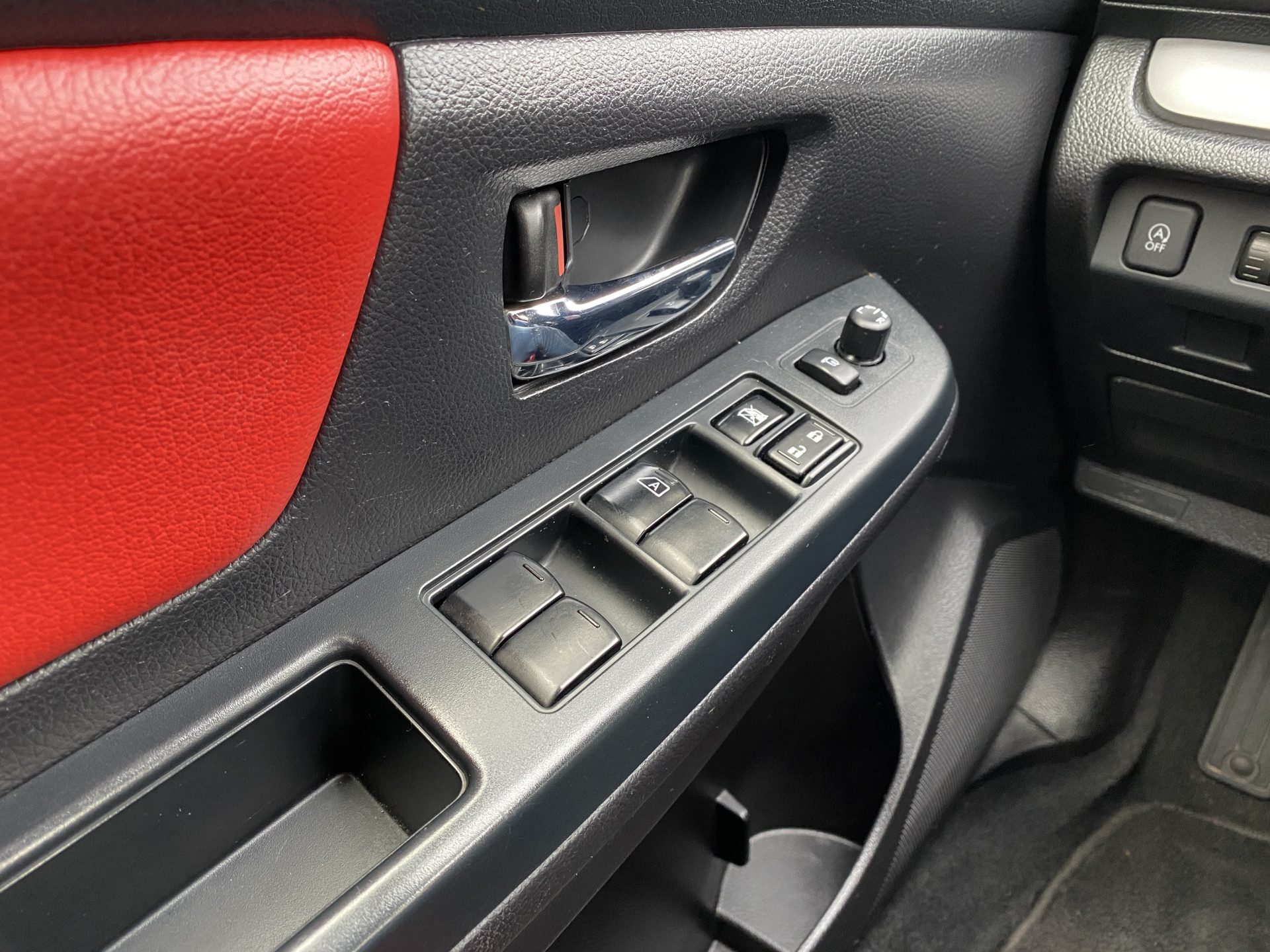 Subaru XV 2.0i Luxury AWD 150 pk AUT. | dealer onderhouden | navigatie | trekhaak | leder interieur | camera | all season banden