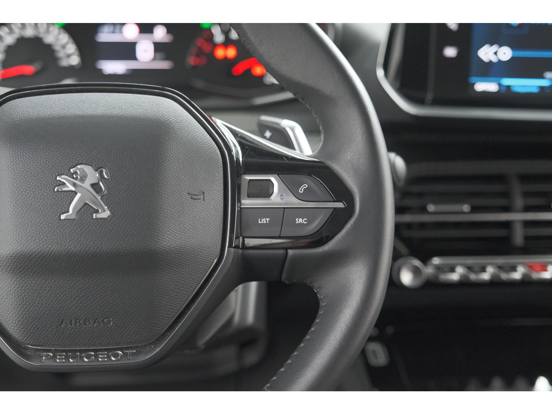 Peugeot 2008 PureTech 130 EAT8 Allure Pack | Trekhaak | Camera | Navigatie | Parkeersensoren