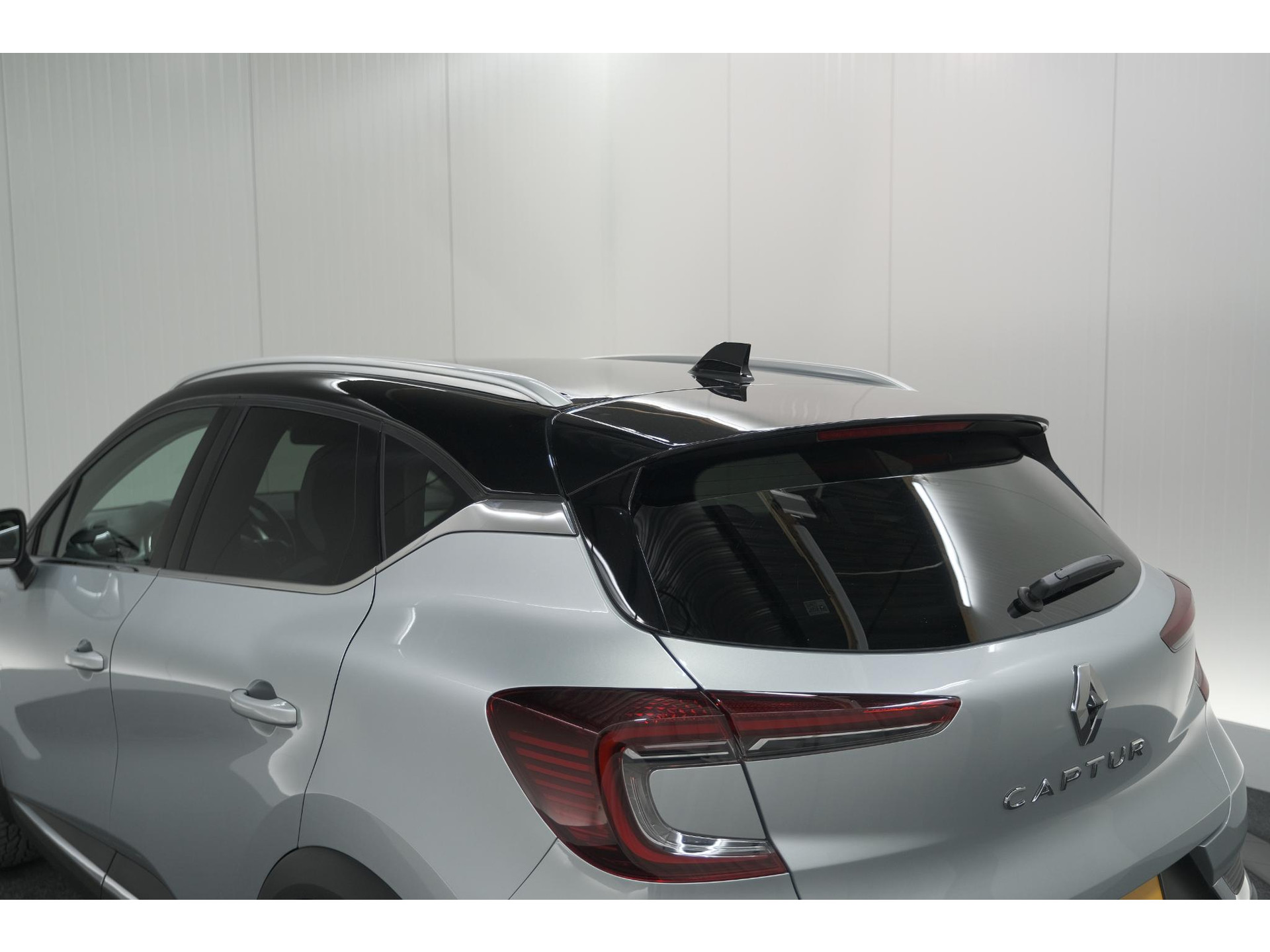 Renault Captur Mild Hybrid 140 EDC Techno | Camera | 9.3 Inch Scherm | Apple Carplay | Parkeersensoren | Allseason Banden | Stoelverwarming