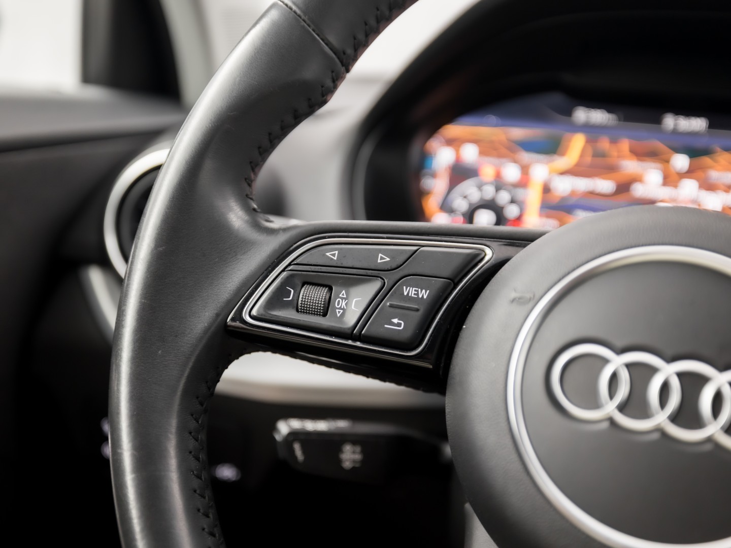 Audi Q2 35 TFSI S-Tronic Sport 150Pk Automaat (VIRTUAL COCKPIT, APPLE CARPLAY, GROOT NAVI, CLIMATE, STOELVERWARMING, SPORTSTOELEN, GETINT GLAS, PARKEERSENSOREN, CRUISE, NIEUWSTAAT)