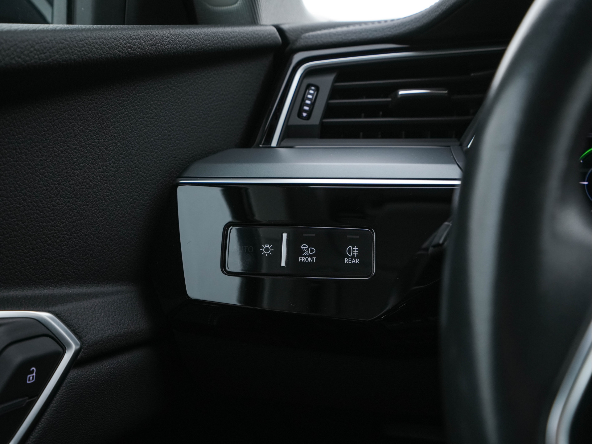 Audi e-tron 55 quattro Advanced edition Plus 95 kWh (3-Fase-11 kW) {SOH-93%} (INCL-BTW) Aut.*HEATPUMP | LEATHER | ADAPTIVE-CRUISE | FULL-LED | DIGI-COCKPIT | KEYLESS | MEMORY-PACK | CAMERA | NAVI-FULLMAP | SHIFTPADDLES | DAB+ | HEATED-COMFORTSEATS | DRIVE