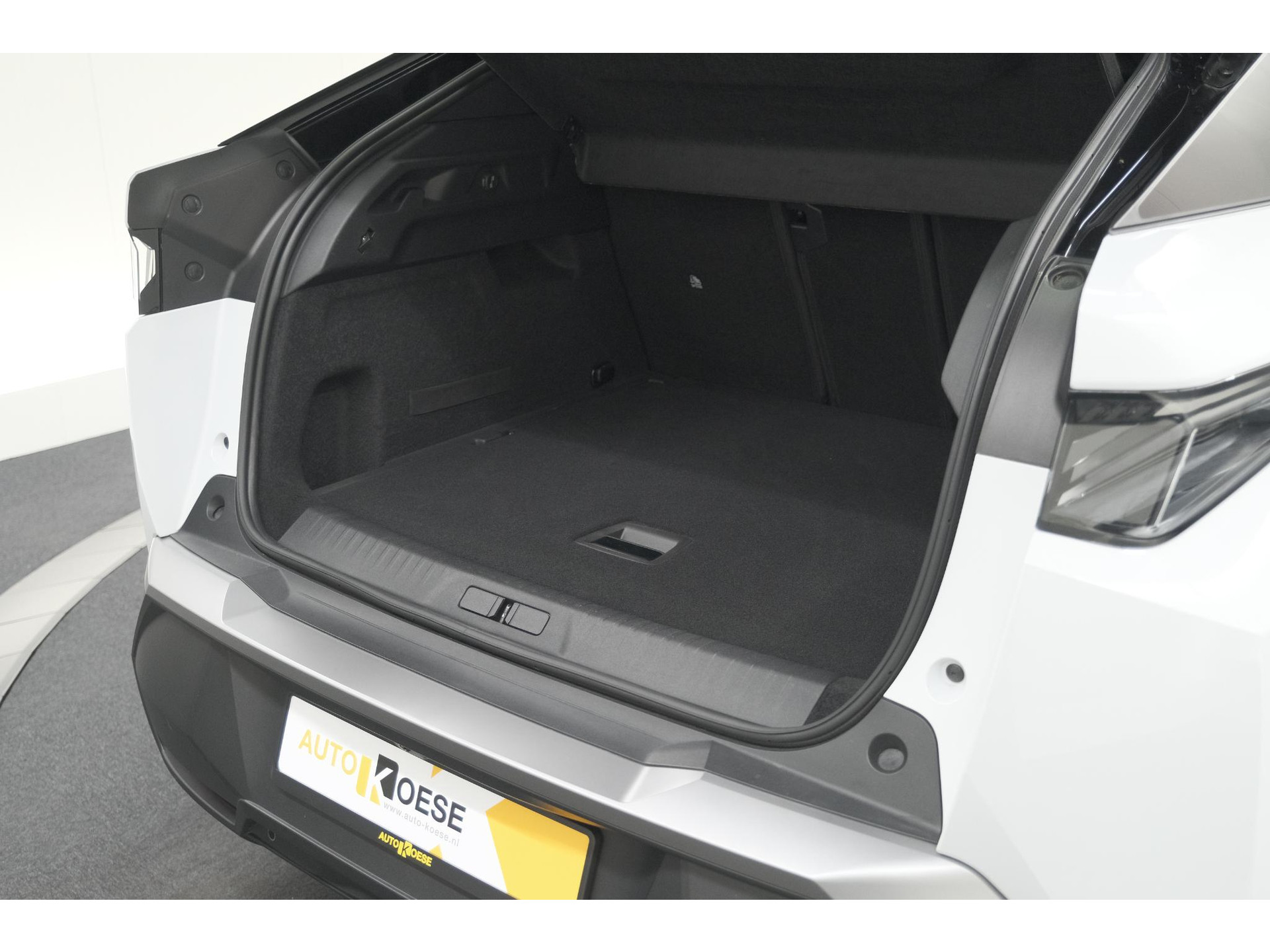 Peugeot 3008 1.2 Hybrid 136 GT | Panoramadak | FOCAL Audio | Alcantara Executive Pakket | 360 Camera | Adaptieve Cruise Control