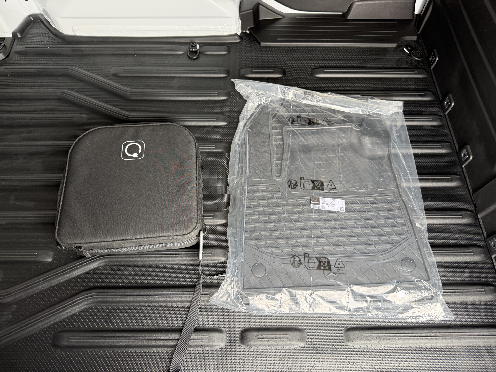 Mercedes-Benz eCitan Pro 51kWh 122PK Nieuw! L1 Elektrisch 300km WLTP 75KW Snelladen Climate Control Cruise Control Carplay Camera Parkeersensoren Achter