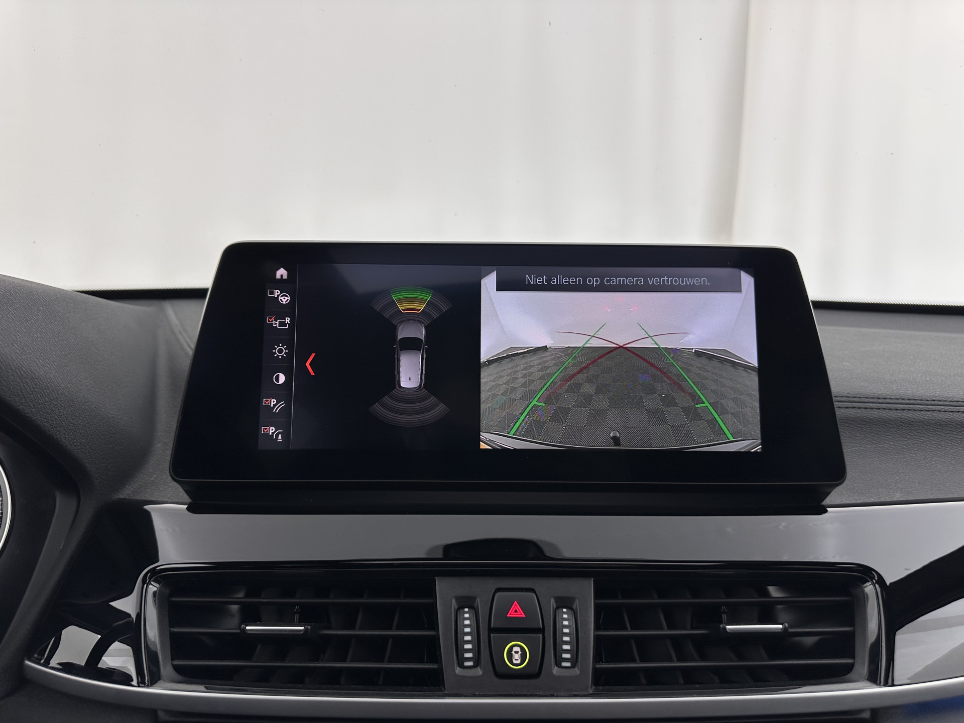 BMW X1 xDrive25e Sportline Business Edition Plus (Plug-In) (INCL-BTW) Aut. *PANO | LEATHER | FULL-LED | HEATED-SPORTSEATS | HIFI-SYSTEM | CAMERA | PRIVACYGLASS | NAVI-FULLMAP | ECC | HEAD-UP | PDC | KEYLESS | DAB | CRUISE | TOWBAR | AMBIENTLIGHT | 18