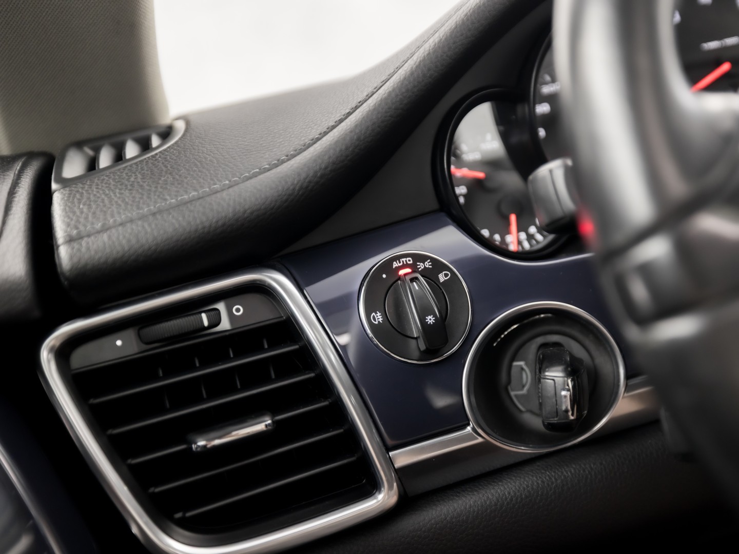 Porsche Panamera 3.6 4 Sport 299Pk Automaat (SCHUIFDAK, LUCHTVERING, NAVIGATIE, BOSE AUDIO, ELEK SPORTSTOELEN, STOELVERWARMING, ELEK SPOILER, PARKEERSENSOREN, NIEUWSTAAT)