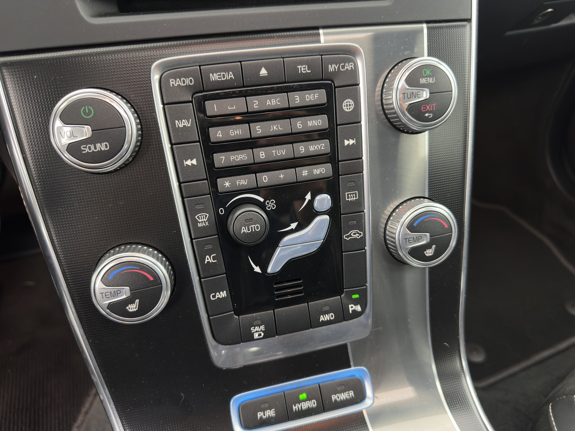 Volvo V60 2.4 D6 Twin Engine R-Design Aut. *PANO | LEATHER-ALCANTARA | BI-XENON | MEMORY-PACK | HEATED-COMFORTSEATS | NAVI-FULLMAP | CAMERA | PRIVACY-GLASS | ECC | PDC | CRUISE | 18''ALU*