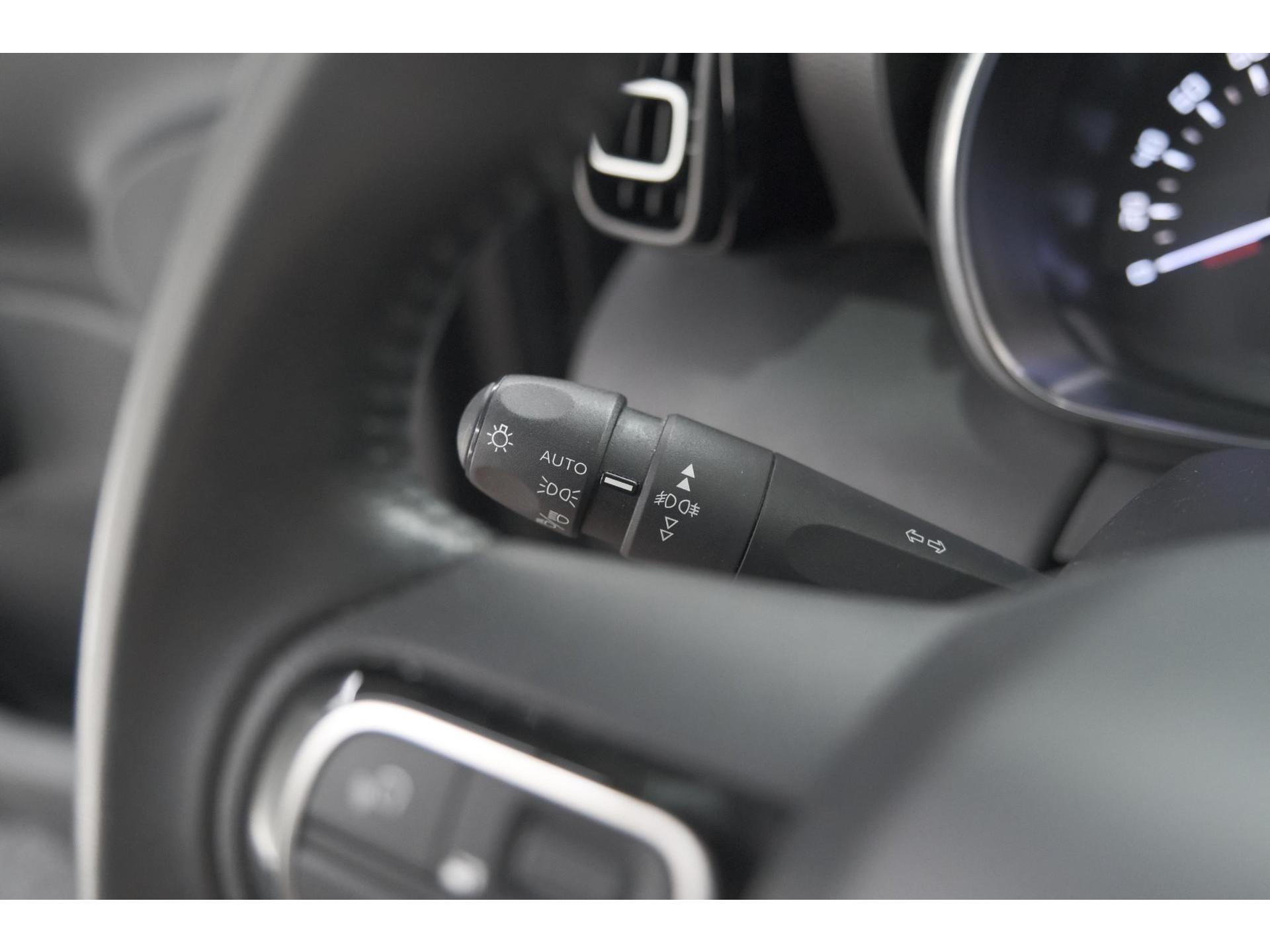 Citroen C3 Aircross PureTech 110 EAT6 Shine | Trekhaak | Panoramadak | Head-Up Display | Camera | Navigatie