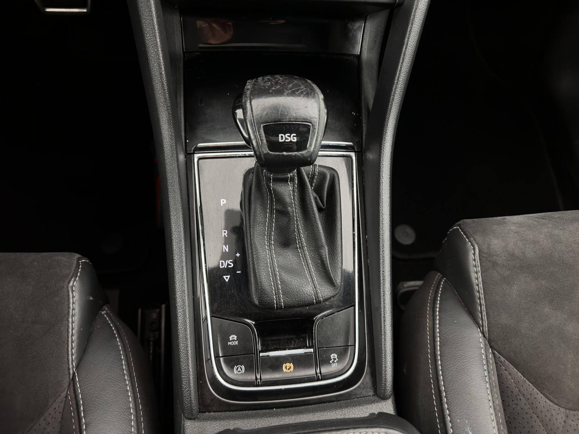 ŠKODA Kodiaq 1.5TSI Sportline (INCL-BTW) Aut. *PANO | 20" ALU | TOW BAR | LEATHER-MICROFIBRE | FULL-LED | MEMORY-PACK | SPORTSEATS | SHIFT-PADDLES | ADAPTIVE-CRUISE | DIGI-COCKPIT | NAVI-FULLMAP | CANTON-AUDIO | DAB | AMB