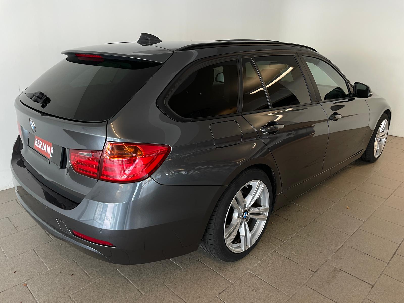 BMW 3-serie Touring 318d xDrive Executive PANORAMADAK AIRCO NAVI CRUISE BLUEOOTH ELEK RAMEN CENT VERG KEURIGE AUTO