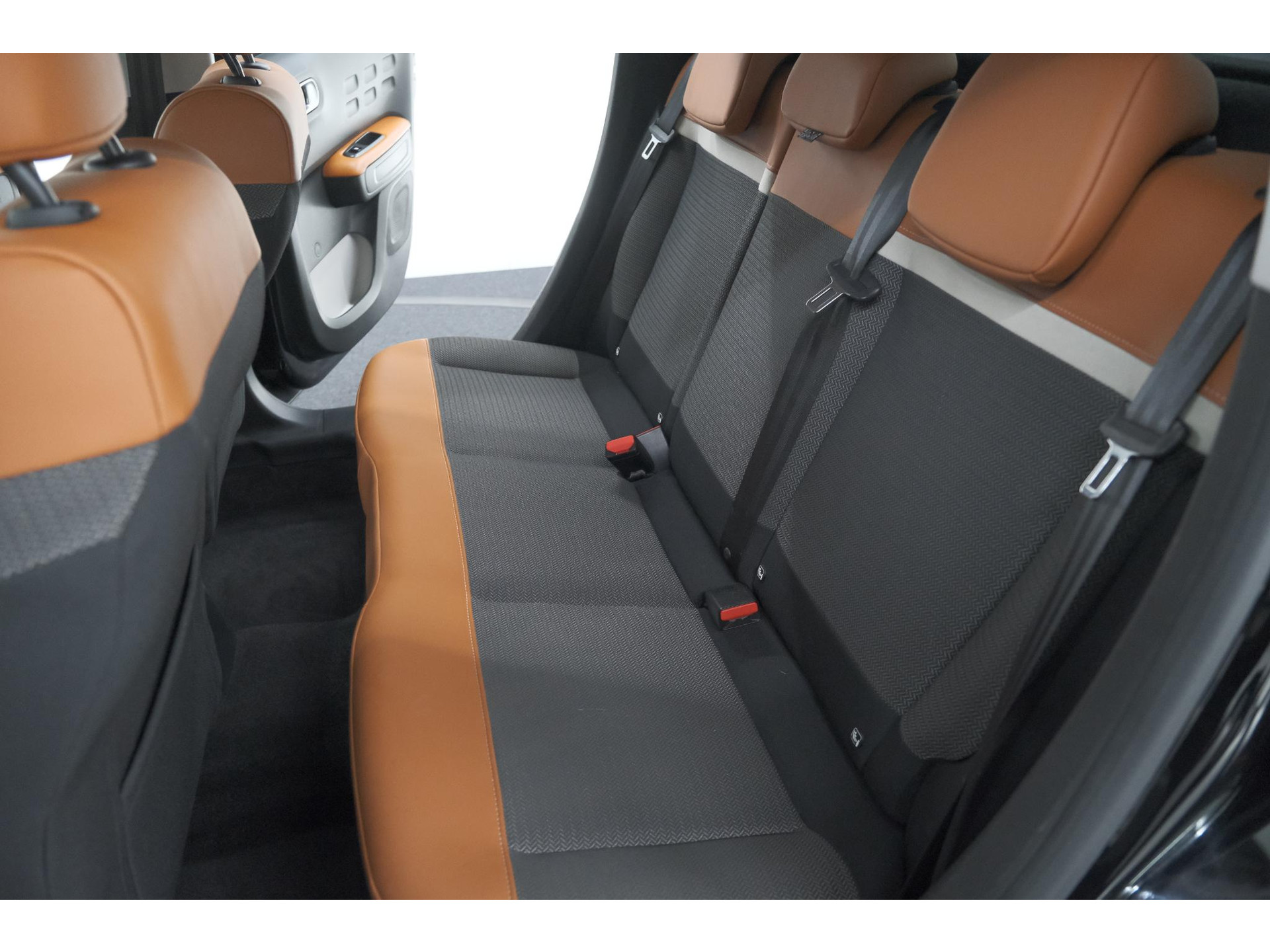 Citroen C3 PureTech 110 S&S Shine | Trekhaak | Parkeersensoren | Navigatie | Apple Carplay