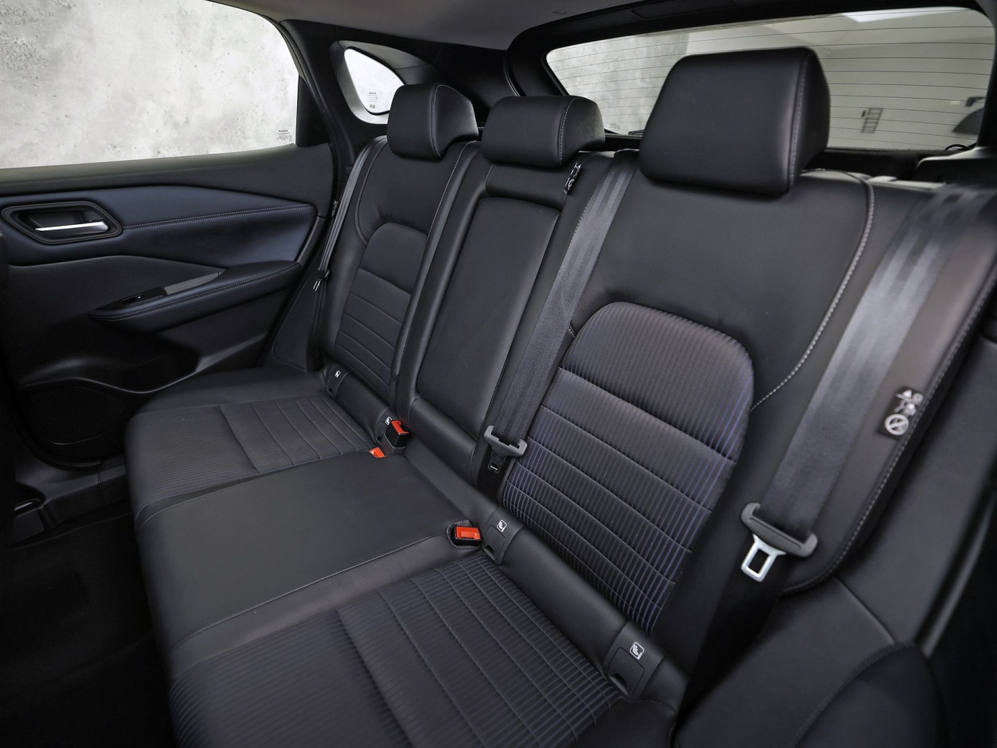 Nissan Qashqai 1.3 MHEV Xtronic Premiere Edition 158Pk Automaat (PANORAMADAK, VIRTUAL COCKPIT, APPLE CARPLAY, GROOT NAVI, 360 CAMERA, LEDER, SPORTSTOELEN, STOELVERWARMING, GETINT GLAS, ADAPTIVE CRUISE, NIEUWSTAAT)