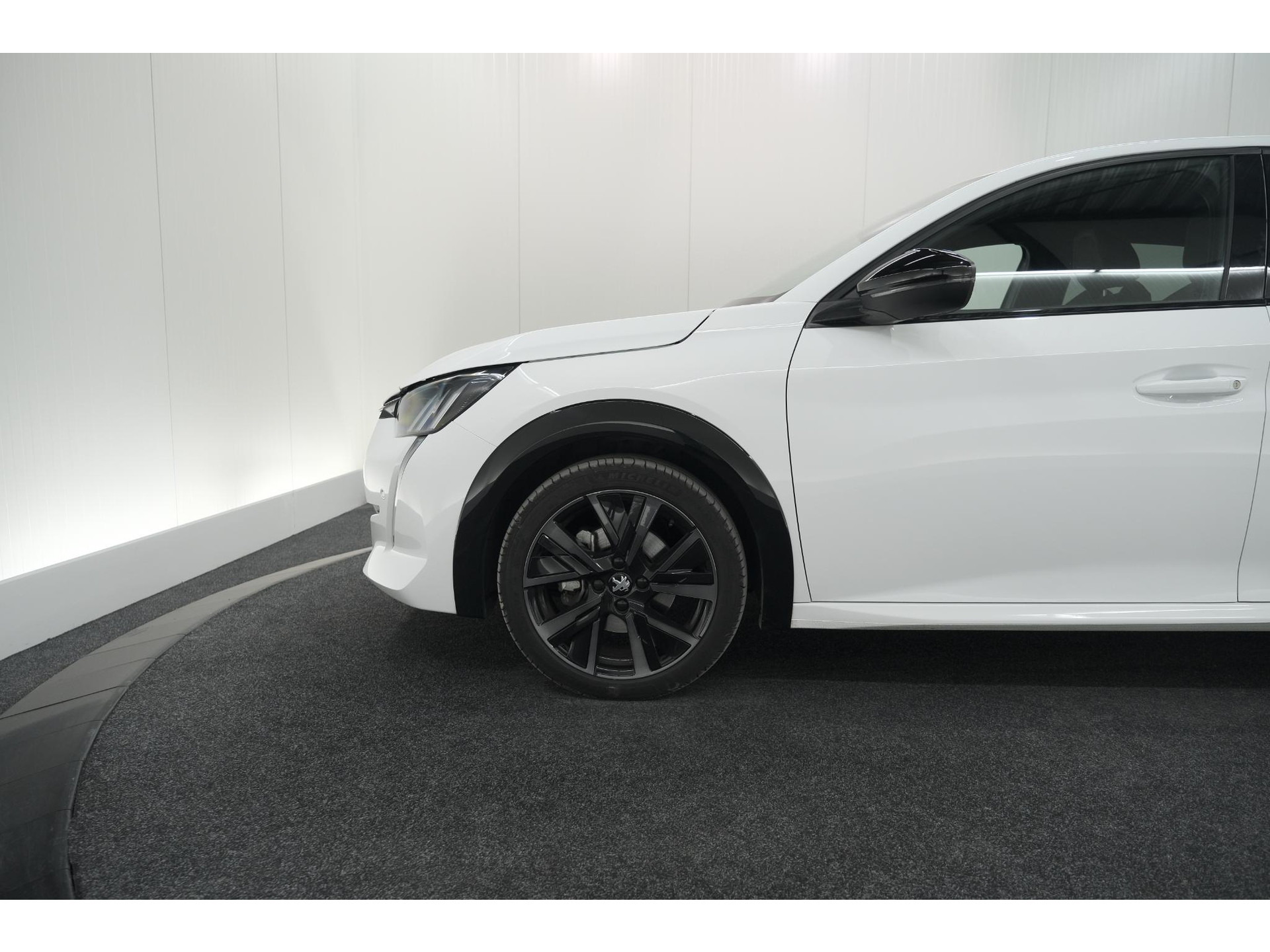 Peugeot 208 PureTech 100 GT | Camera | Navigatie | Sfeerverlichting | Apple Carplay | Parkeersensoren