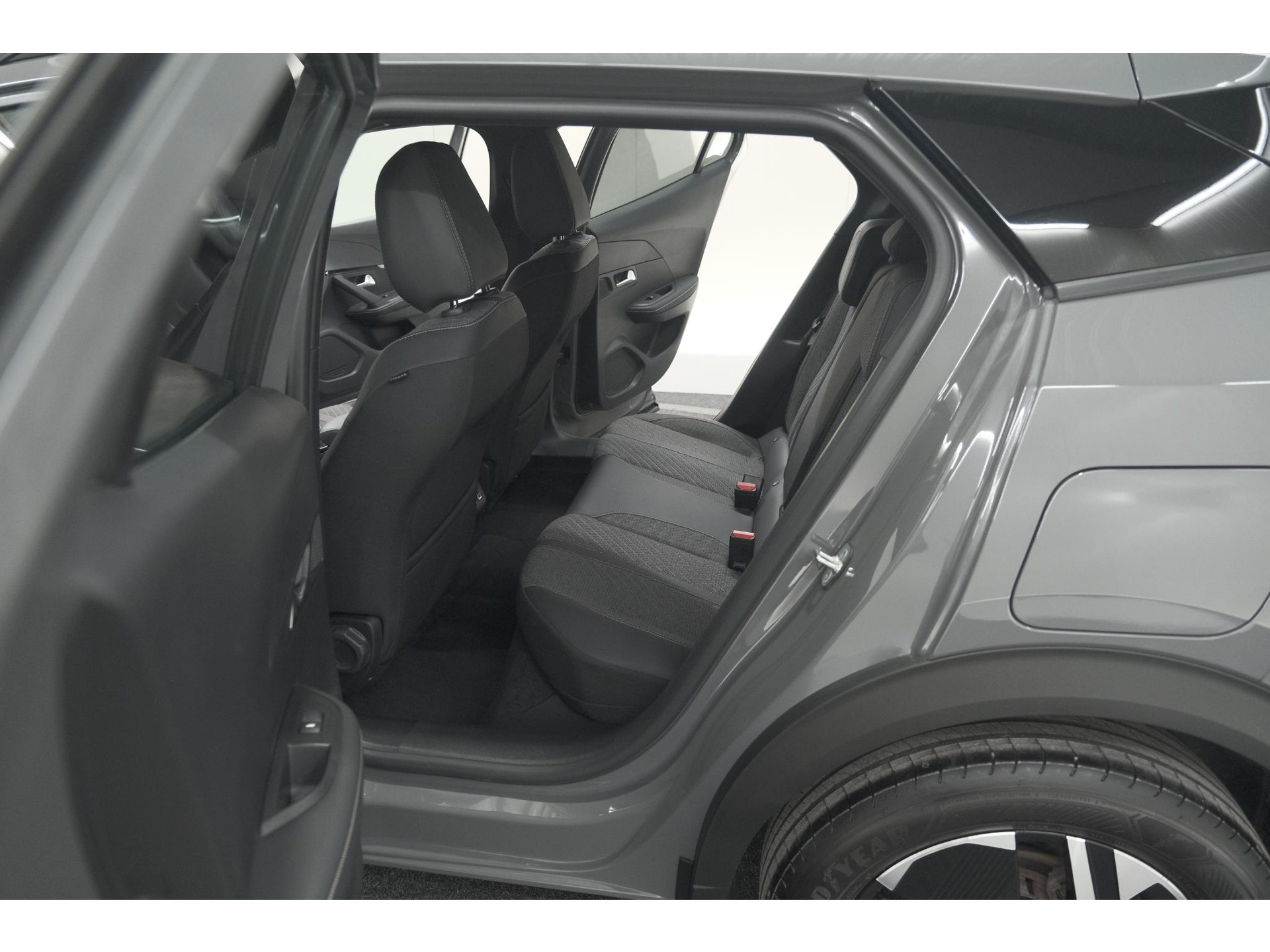 Peugeot 2008 PureTech 130 EAT8 Allure | 360 Camera | Adaptieve Cruise Control | Navigatie