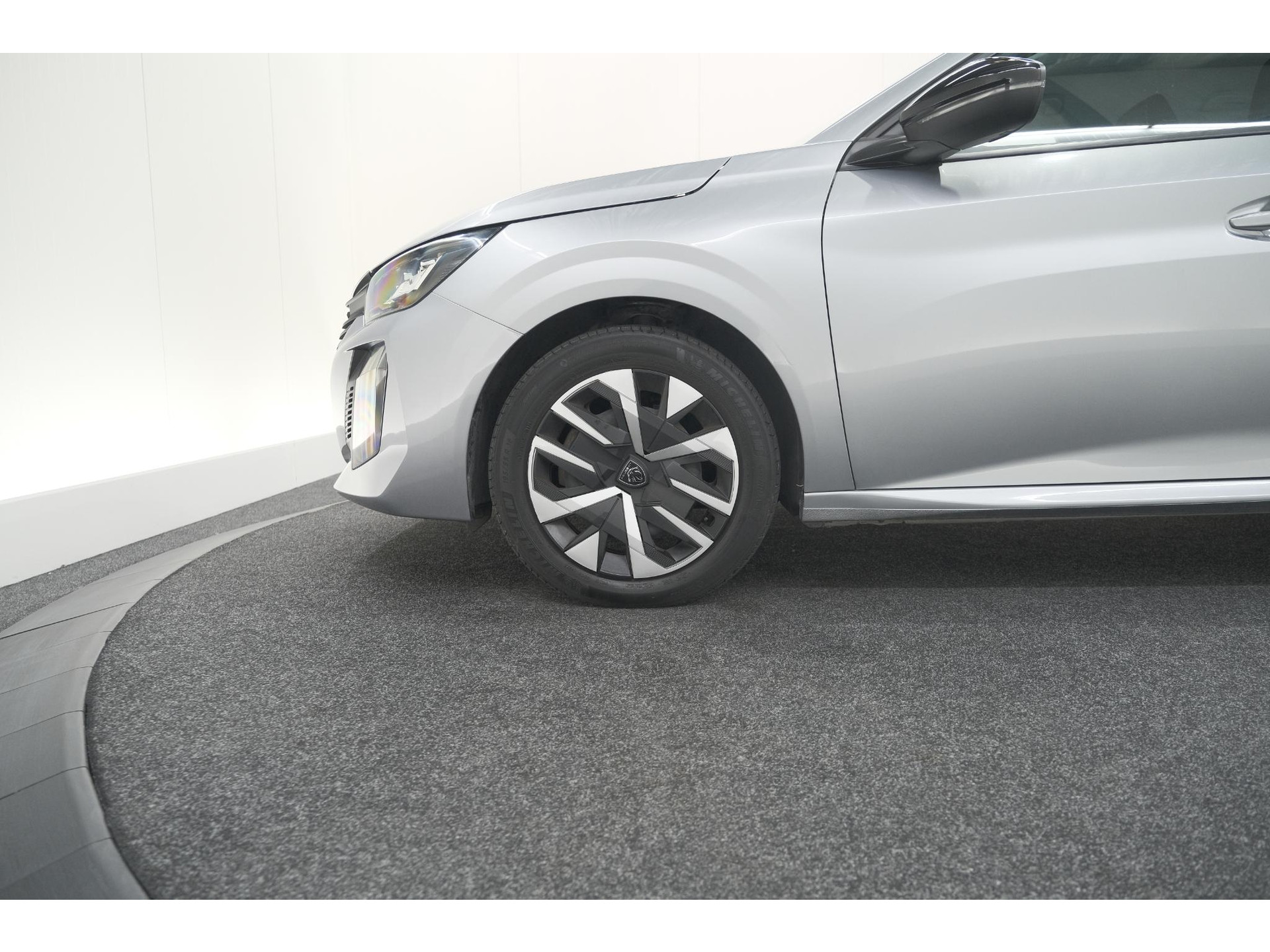 Peugeot 208 PureTech 100 Active | Parkeersensoren | Navigatie | Apple Carplay