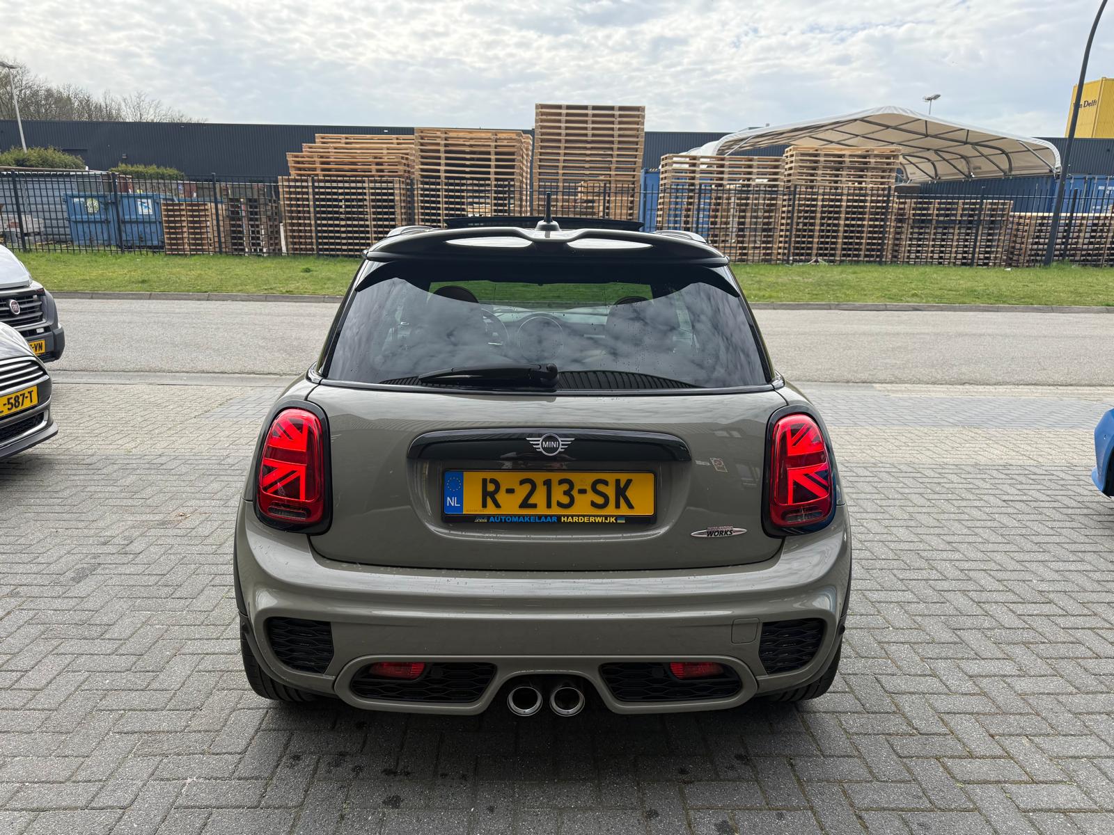 MINI Mini 2.0 John Cooper Works Chili | 1E EIGENAAR | 3/6/12MND GARANTIE | 230PK | PANO | ACC | CARPLAY | LED | HEAD-UP | NAVI | DAB |