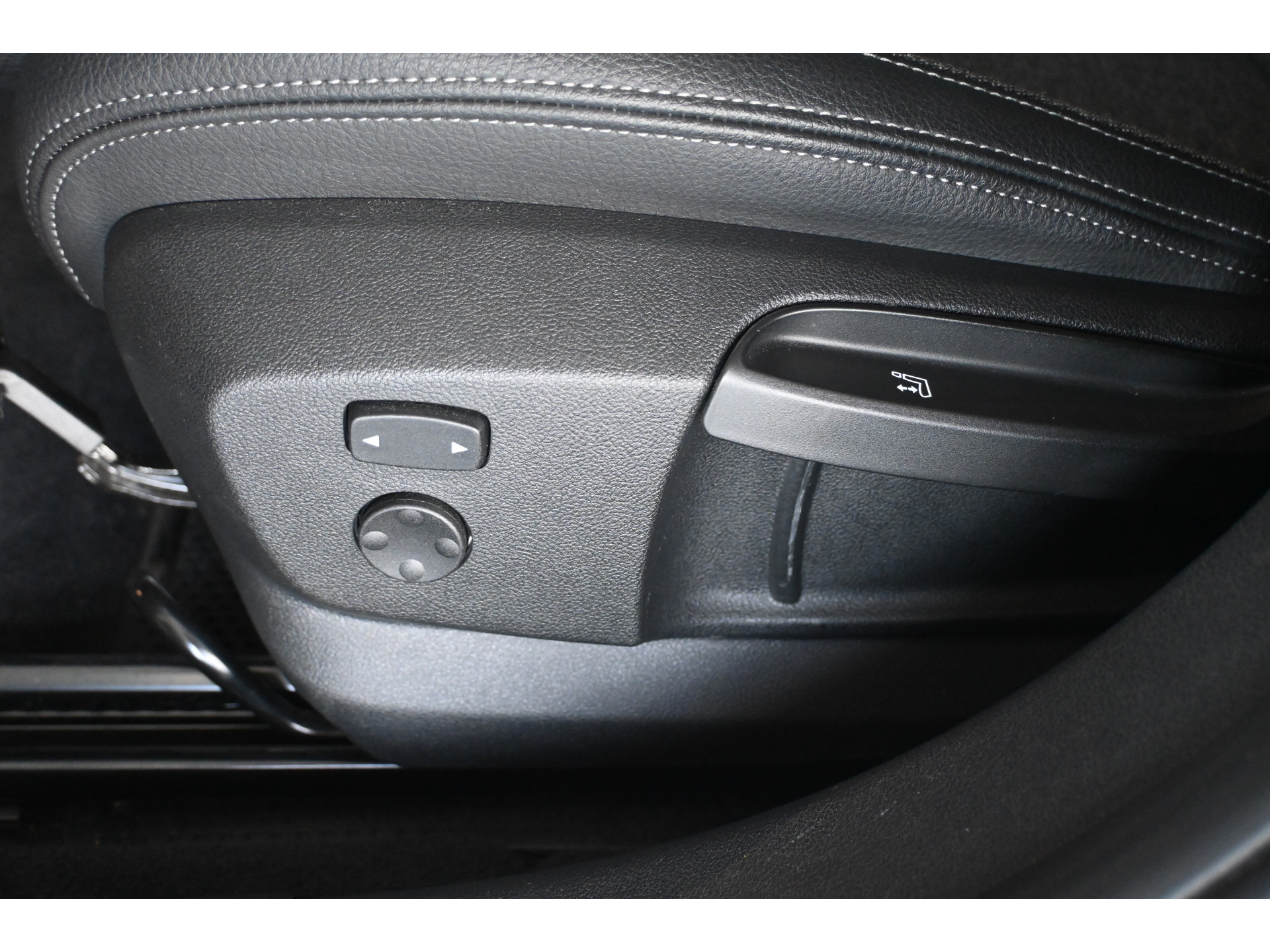 BMW 1-serie 118i High Executive Automaat Clima Virtual Cockpit LED Stoelverwarming CarPlay 100% Onderhouden! Inruil mogelijk!