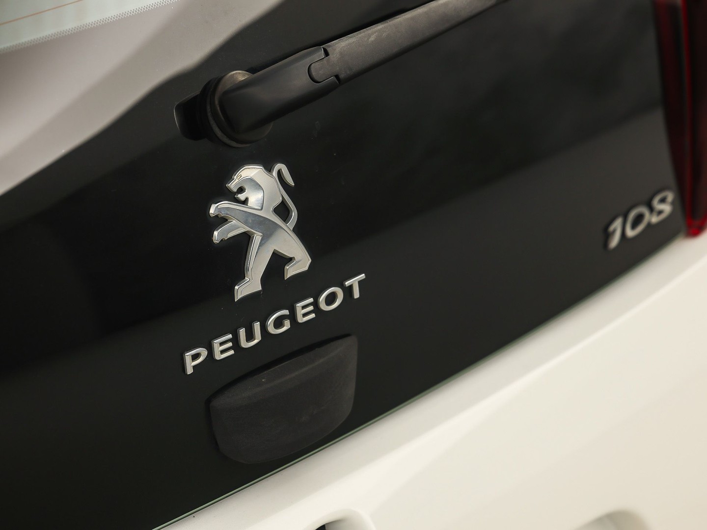 Peugeot 108 1.0 e-VTi Sport (AIRCO, BLUETOOTH, SPORTSTOELEN, ELEK RAMEN, MULTIFUNCTIONEEL STUURWIEL, NIEUWSTAAT)