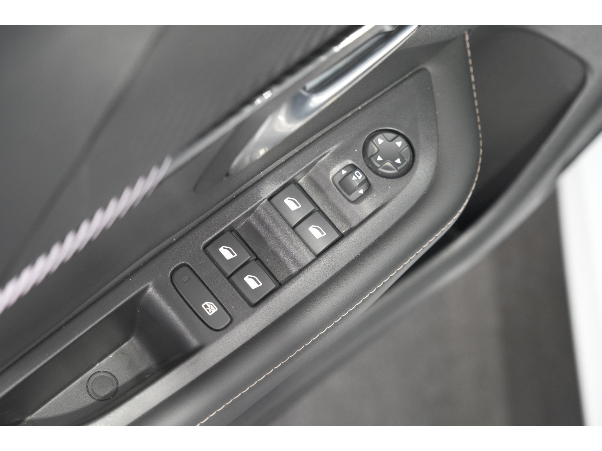 Peugeot 208 1.2 Hybrid 110 e-DCS6 Allure | Climate Control | Apple Carplay | Parkeersensoren