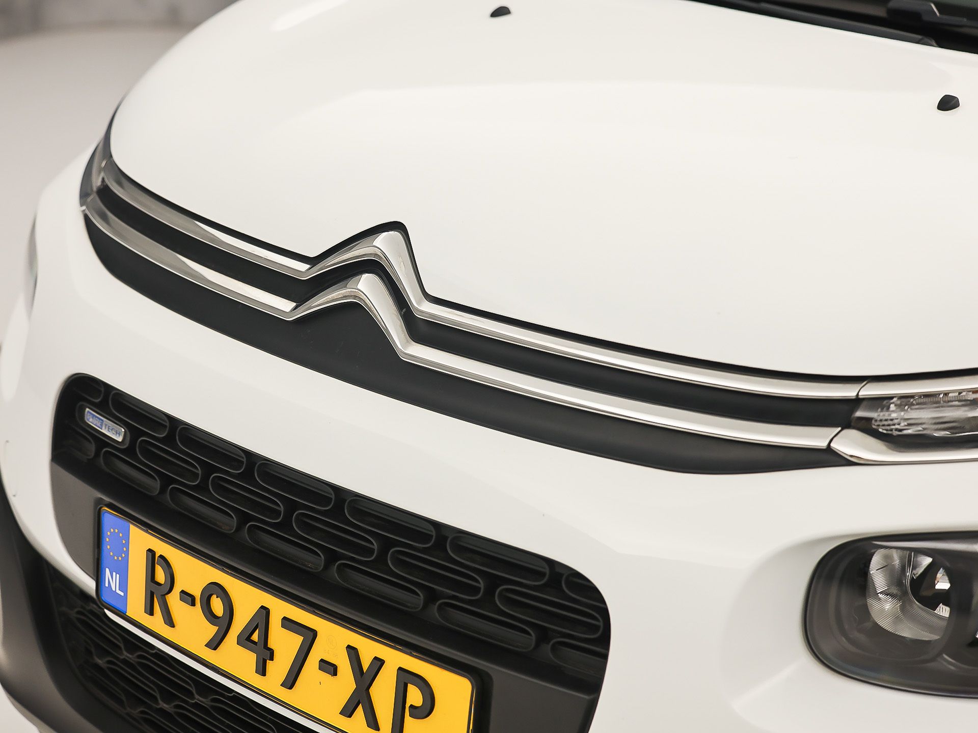 Citroën C3 1.2 PureTech S&S Shine Sport 110Pk (APPLE CARPLAY, GROOT NAVI, STOELVERWARMING, SPORTSTOELEN, CRUISE, LANE ASSIST, NIEUWSTAAT)
