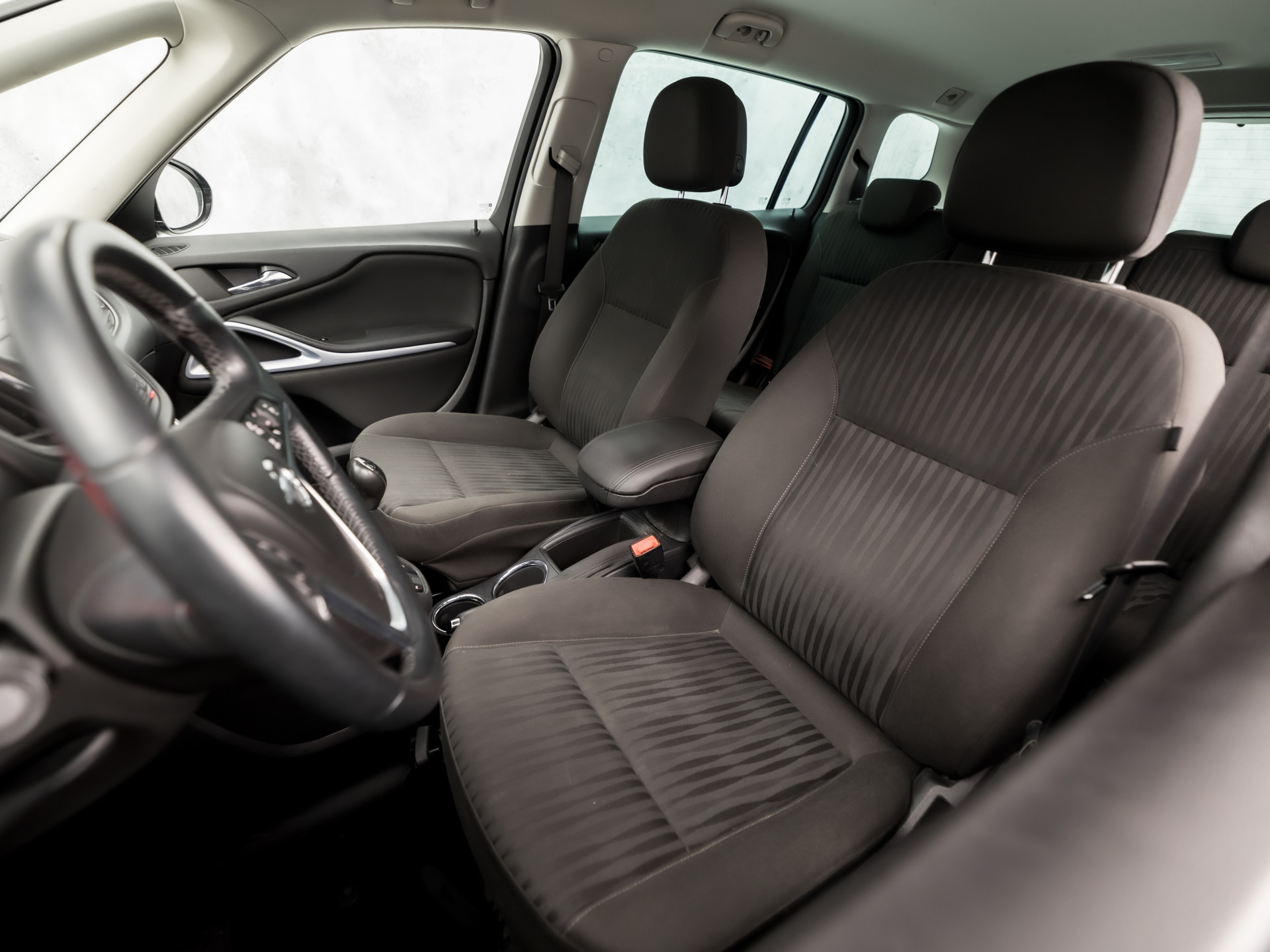 Opel Zafira Tourer 1.4 Sport 7 Persoons (NAVIGATIE, CRUISE, GETINT GLAS, SPORTSTOELEN, LM VELGEN, TREKHAAK, NIEUWSTAAT)