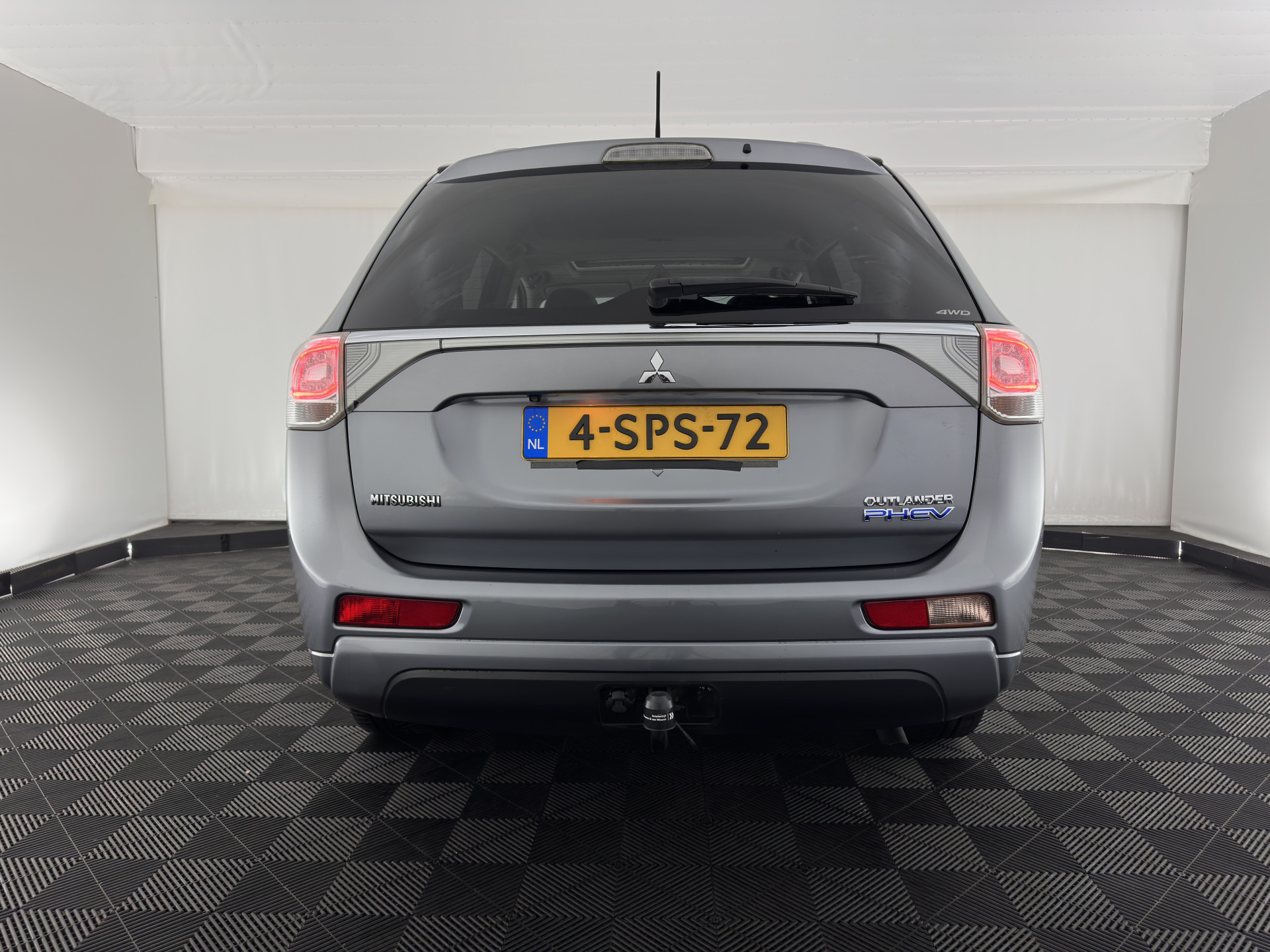 Mitsubishi Outlander 2.0 PHEV Instyle AWD  (Plug-In) (INCL-BTW) Aut *PANO | LEATHER | XENON | NAVI-FULLMAP | KEYLESS | CAMERA | HEATED-COMFORTSEATS | ECC | SHIFT-PADDLES | PDC | CRUISE | PRIVACY-GLASS | DAB | TOWBAR | ROCKFORD-AUDIO |  18"ALU*