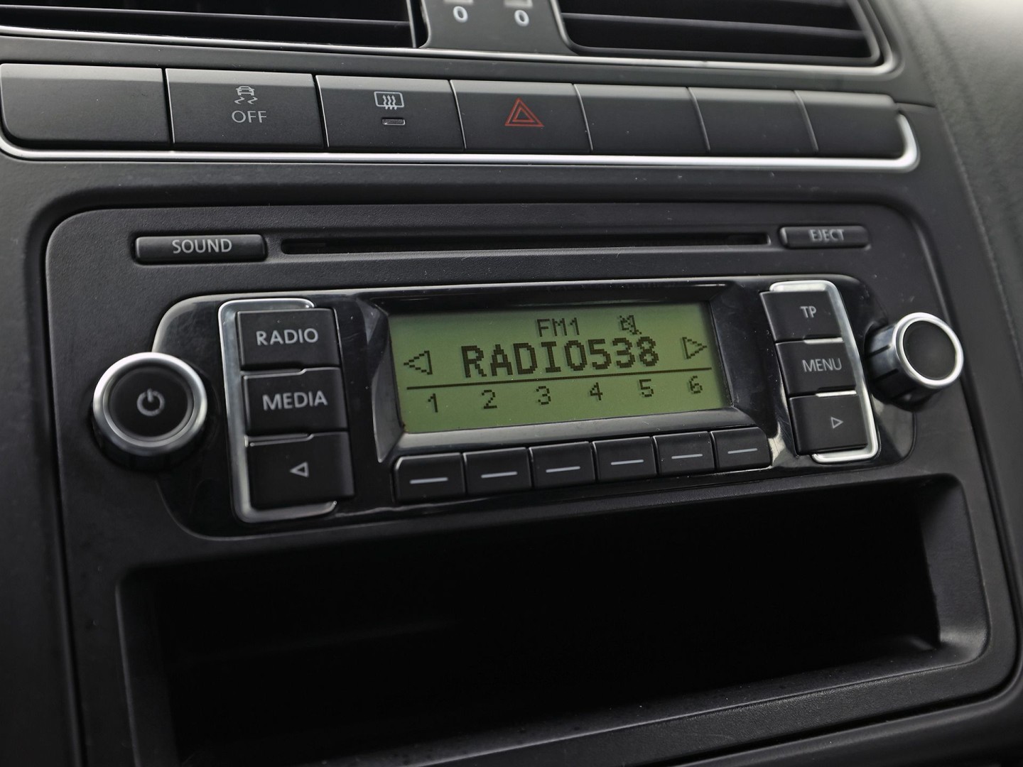 Volkswagen Polo 1.2 Feel (5 DEURS, AIRCO, ELEK RAMEN, SPORTSTOELEN, NIEUWE APK, NIEUWSTAAT)