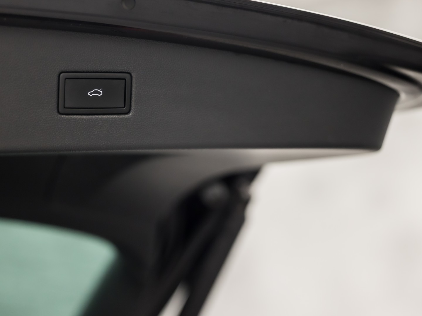 Volkswagen Tiguan 1.5 TSI Life Sport 150Pk Automaat (VIRTUAL COCKPIT, APPLE CARPLAY, CLIMATE, KEYLESS, STOELVERWARMING, SPORTSTOELEN, GETINT GLAS, ELEK ACHTERKLEP, ALCANTARA, NIEUWE APK, NIEUWSTAAT)