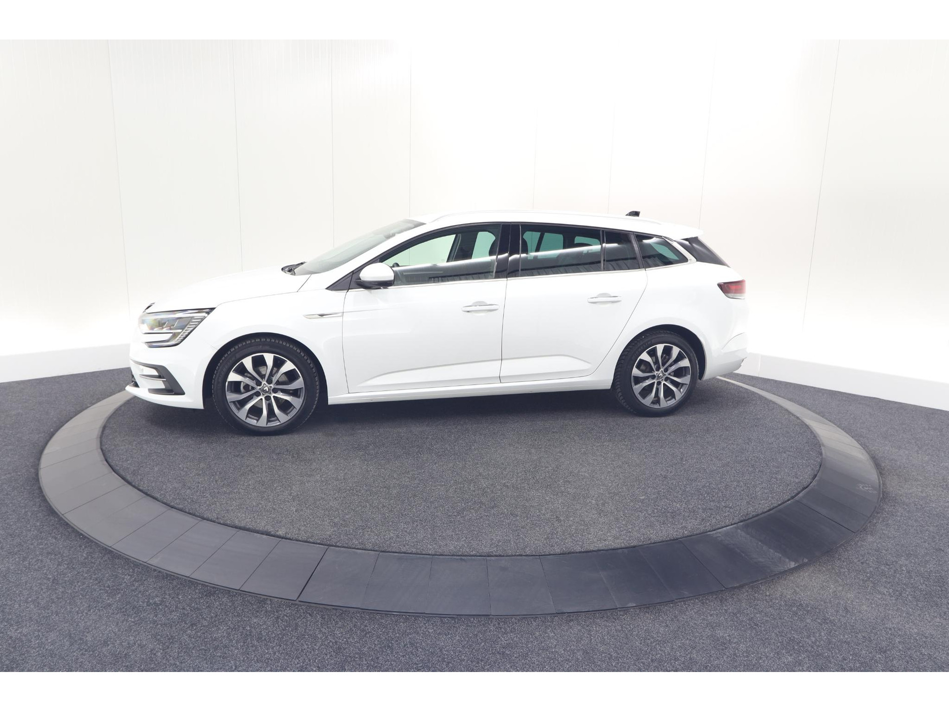 Renault Mégane Estate TCe 140 EDC Techno | Trekhaak | Camera | Navigatie | 9.3 Inch Groot Scherm