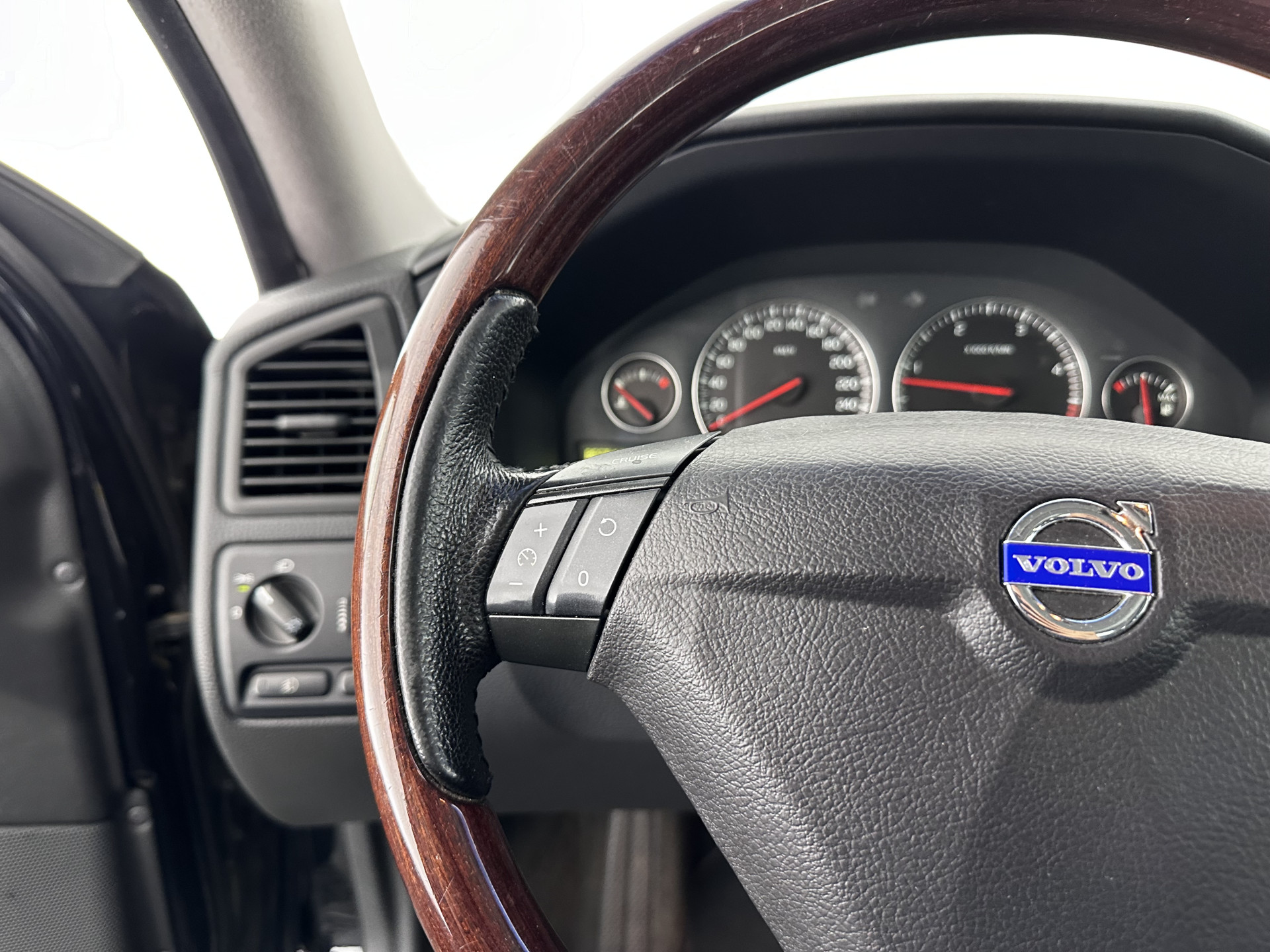 Volvo S60 2.4 D5 Momentum Aut.*NAVI-FULLMAP | LEATHER-FABRIC | ECC | CRUISE | PDC | TOWBAR | HEATED-COMFORTSEATS | 17"ALU*