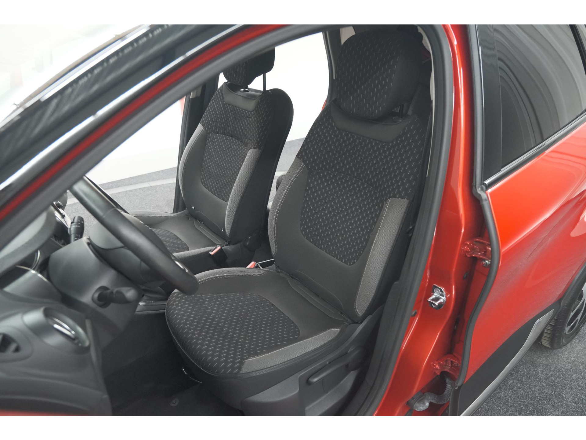 Renault Captur TCe 120 EDC Intens | Trekhaak | Camera | Navigatie | Parkeersensoren