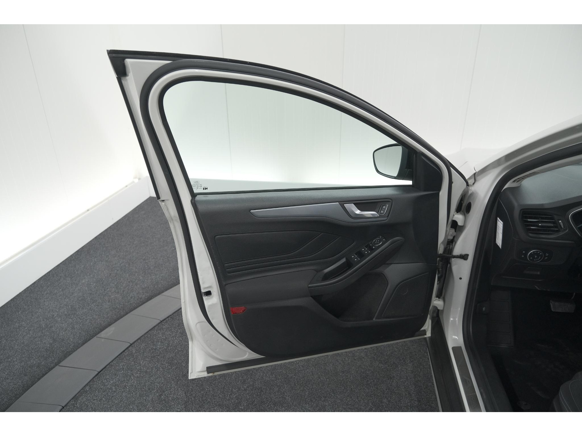 Ford Focus 1.5 EcoBoost Active Business | Lage Kilometerstand | Navigatie | Parkeersensoren | Apple Carplay