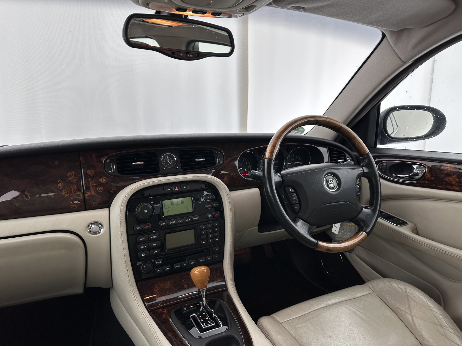Jaguar XJ 3.5 V8 Executive [ Right-Hand-Drive ] Aut. *LEATHER | BI-XENON | ECC | WOODEN-INLAY | HEATED-COMFORTSEATS | MEMORY-PACK | JAGUAR-AUDIO | PDC | CRUISE | 18"ALU*