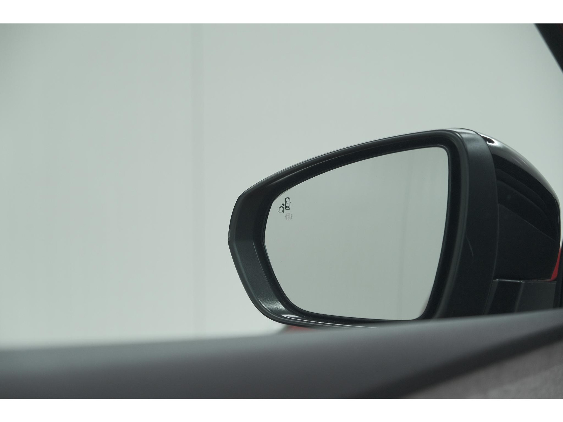 Peugeot 5008 PureTech 130 EAT8 GT Black Pack | Elektrische Kofferklep | Camera | Adaptieve Cruise Control | Dodehoekdetectie