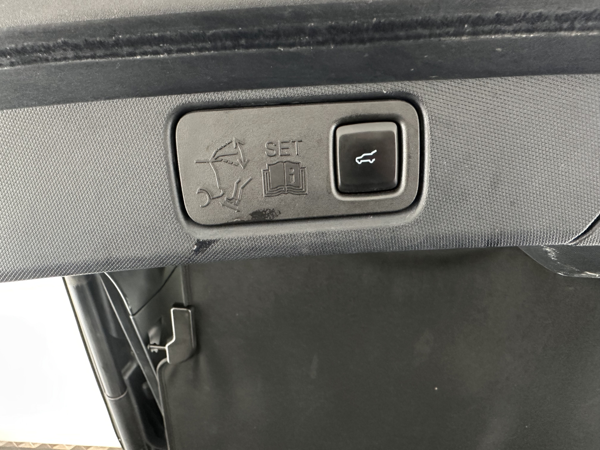 Ford Mustang Mach-E RWD 75 kWh (3-Fase) {SOH-93%} (INCL-BTW) Aut. *LEATHER | FULL-LED | DAB+ | DIGI-COCKPIT | KEYLESS | NAVI-FULLMAP | TOPVIEW | LANE-ASSIST | BLINDSPOT | CARPLAY | HEATED-COMFORTSEATS | PRIVACY-GLASS |TOWBAR | 18"ALU*