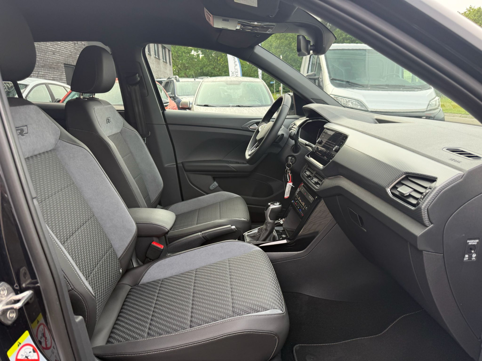 Volkswagen T-Cross 1.0 TSI R-Line | 1E EIGENAAR | 3/6/12MND GARANTIE| AUTOMAAT | LED | CARPLAY | DIGITAAL COCKPIT | DAB | CRUISE |