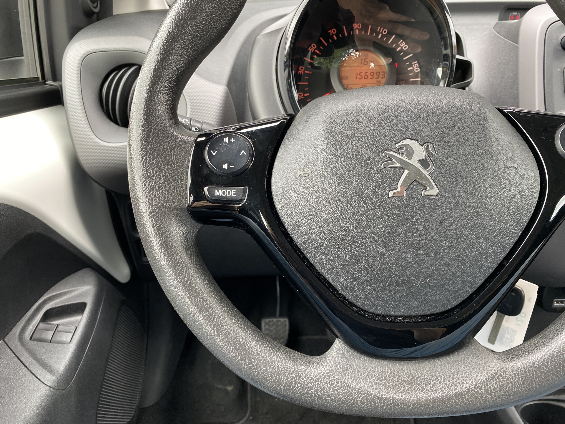 Peugeot 108 1.0 e-VTi Active | 1e eigenaar | airco | bluetooth | all season banden | tom tom navigatie | led verl.