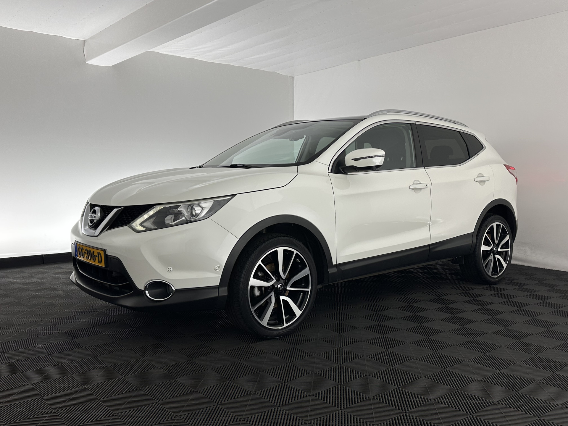 Nissan Qashqai 1.2 Tekna *PANO | FULL-LEATHER | TOP-VIEW | BLIND-SPOT | NAVI-FULLMAP | HEATED-COMFORTSEATS | KEYLESS | DAB+ | PRIVACY-GLASS | 19''ALU | TOWBAR*