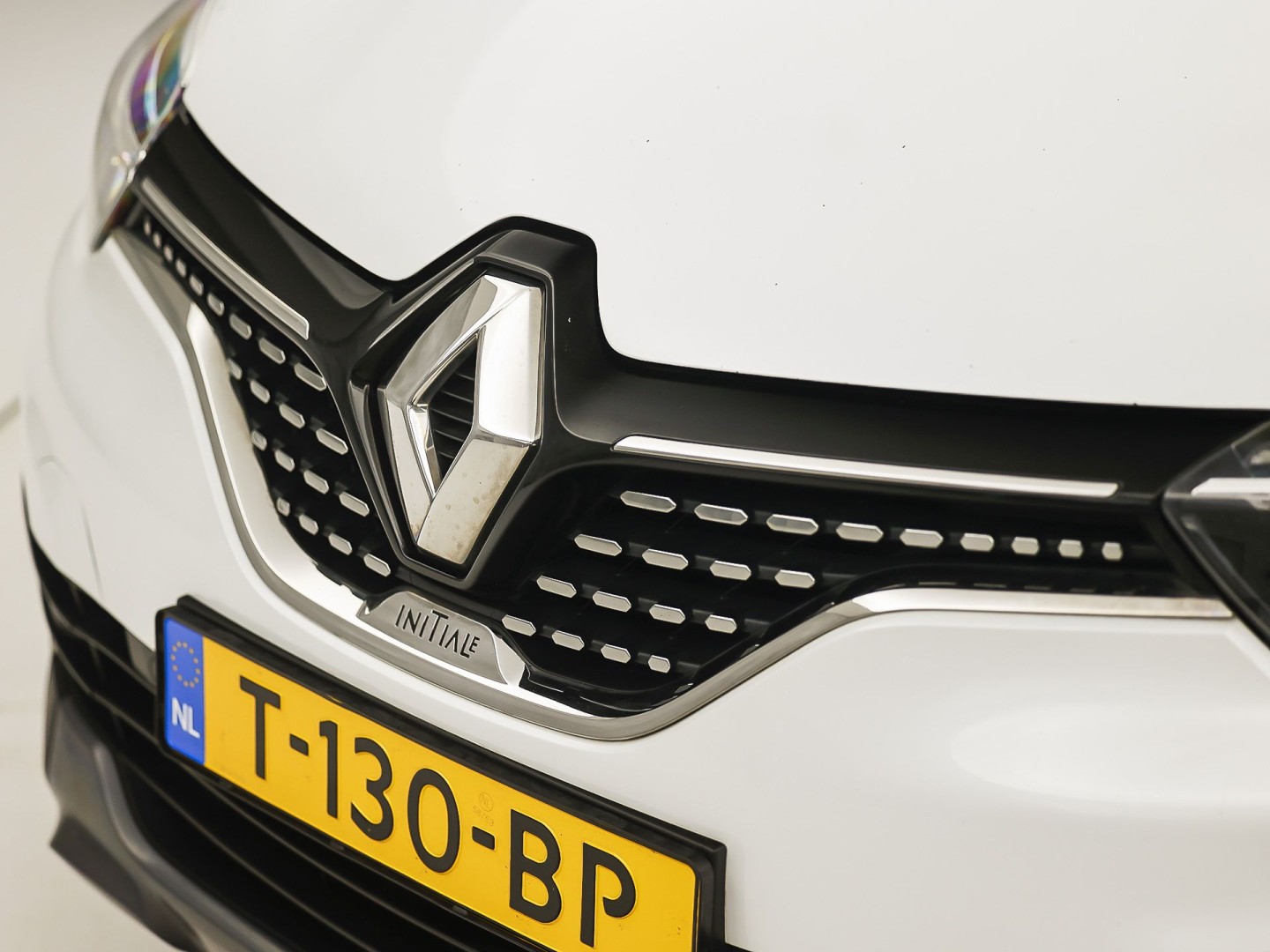 Renault Captur 1.2 TCe Initiale Paris (PANORAMADAK, NAVIGATIE, LEDER, STOELVERWARMING, CLIMATE, CAMERA, SPORTSTOELEN, GETINT GLAS, CRUISE, NIEUWSTAAT)