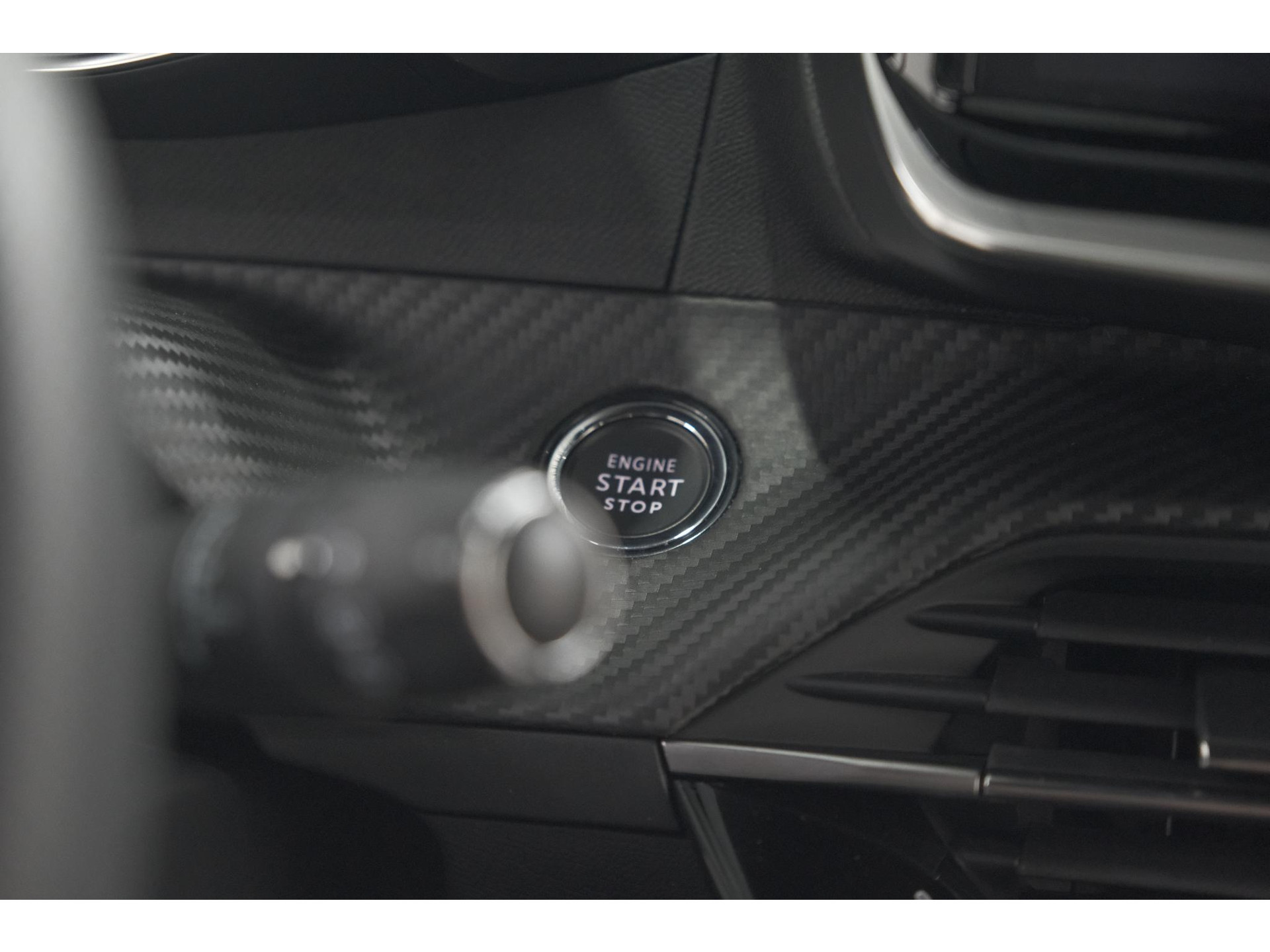 Peugeot 2008 PureTech 130 EAT8 GT | 360 Camera | Adaptieve Cruise Control | Stoelmassage | Apple Carplay