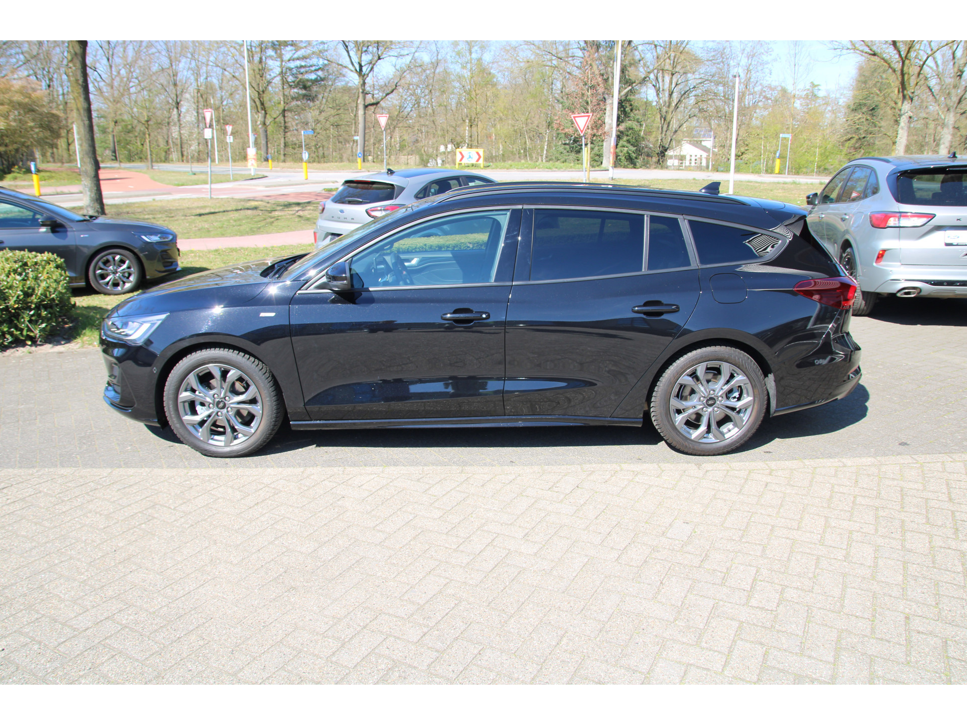 Ford Focus Wagon 1.0 EcoBoost 155 PK AUT. Hybrid ST Line X TREKHAAK AFNEEMBAAR | WINTER-PACK | HEAD-UP