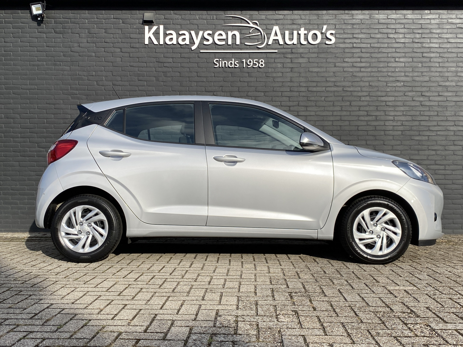 Hyundai i10 1.0 Comfort | 1e eigenaar | airco | apple carplay | cruise control | all season banden | dab | apk t/m 6-2028