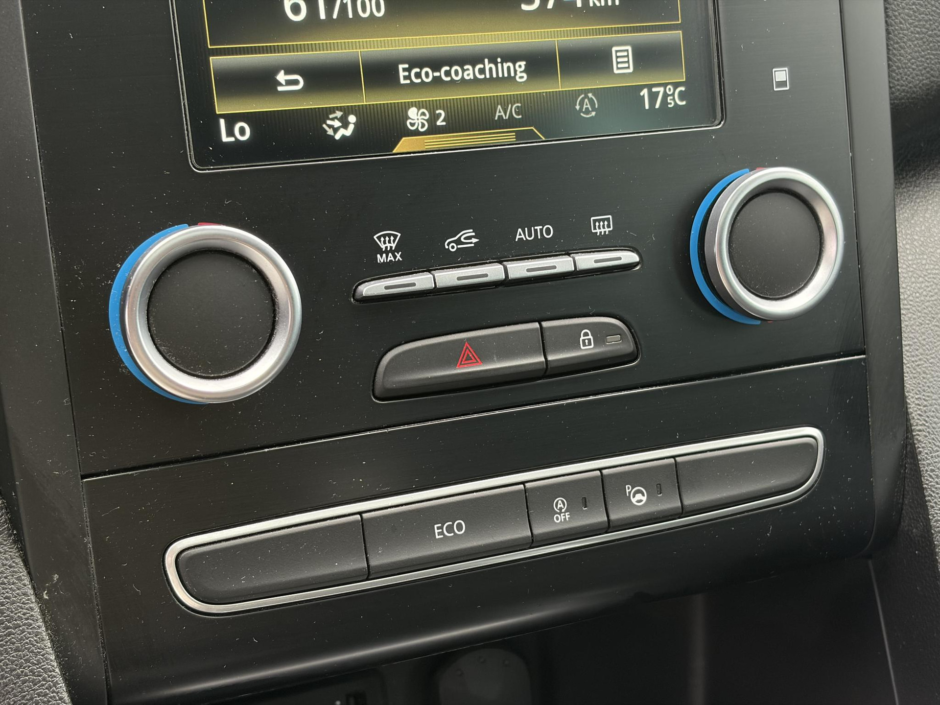 Renault Mégane Estate 1.2 TCe Bose ✓2 Eigenaar✓Pano✓Camera✓Net beurt gehad✓Navi✓Keyless✓Clima✓Cruise✓Leder✓131pk✓Pdc V+A✓6 Bak✓Rijstrooksensor✓Dodehoeksensor✓17'' Lm velgen✓N.A.P✓Apk tot 09-2027