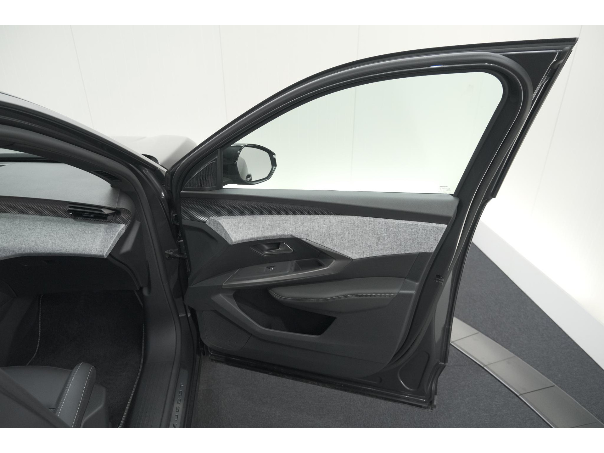 Peugeot 3008 1.2 Hybrid 136 GT | Pack Winter | Camera | Adaptieve Cruise Control | Elektrische Kofferklep